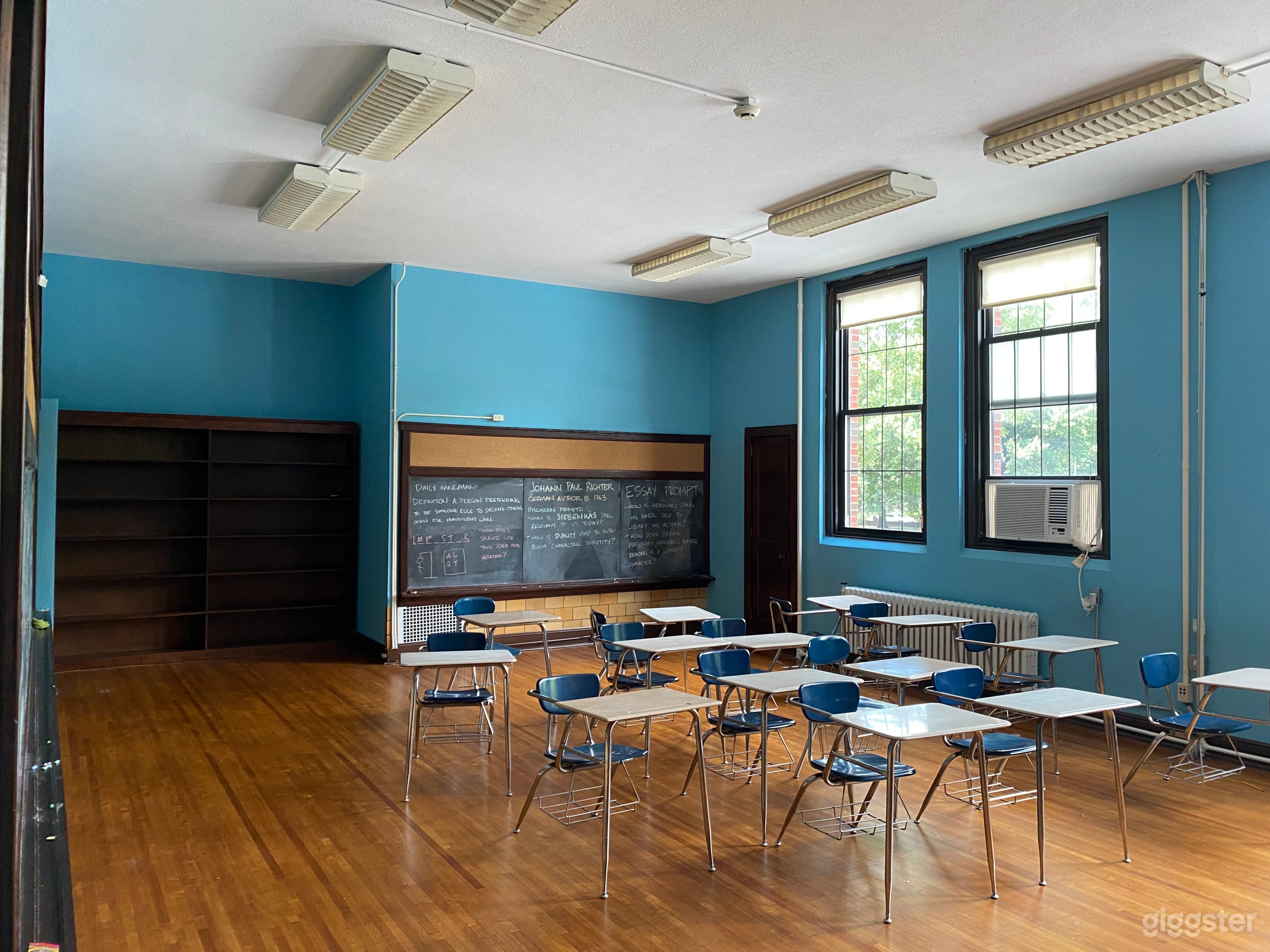 Spacious &amp; Beautiful 1930's School Building  Photo 1
