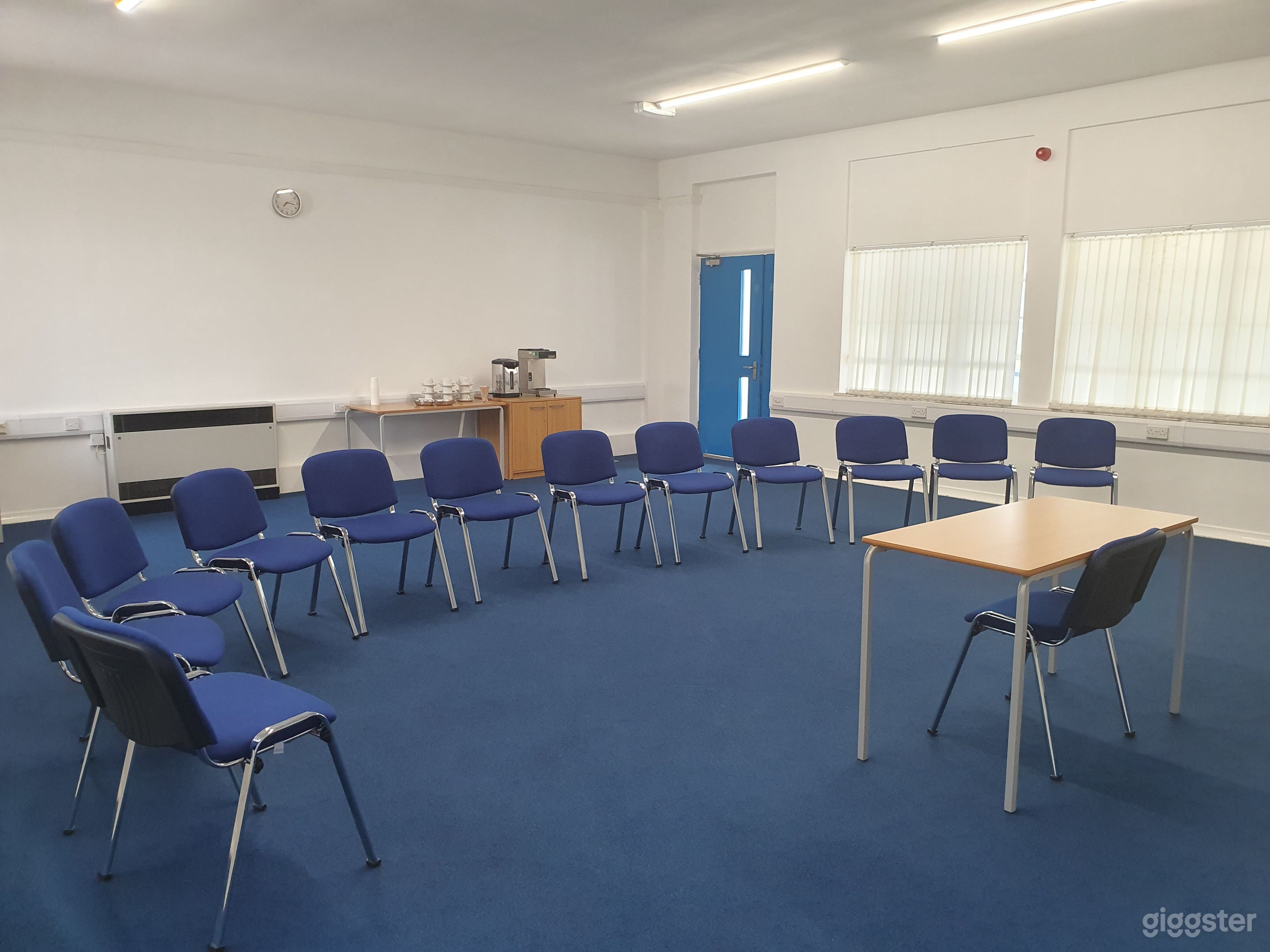 Dickens Room Photo 4