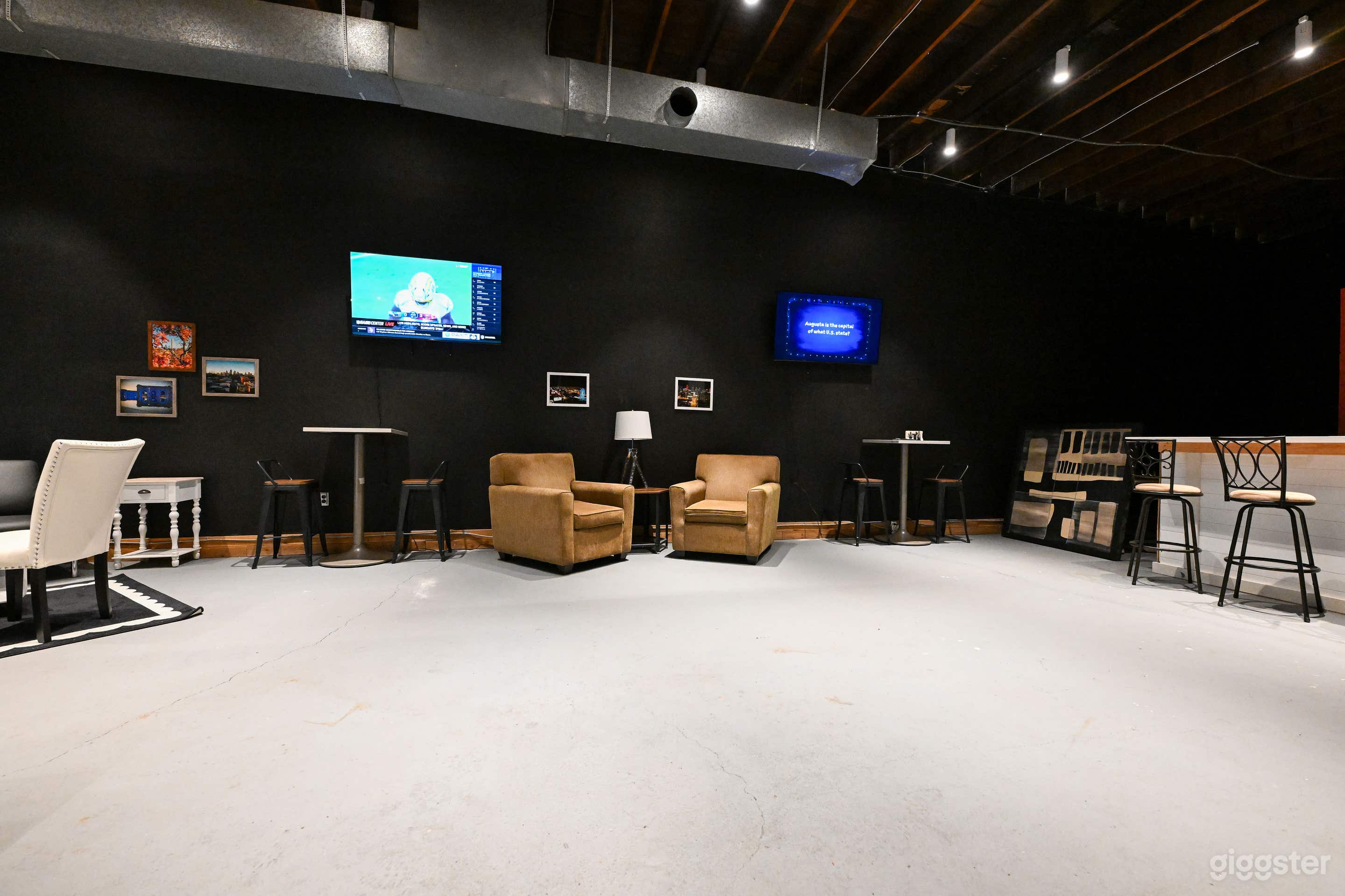 Event Space / Lounge with Bar &amp; TVs Photo 3