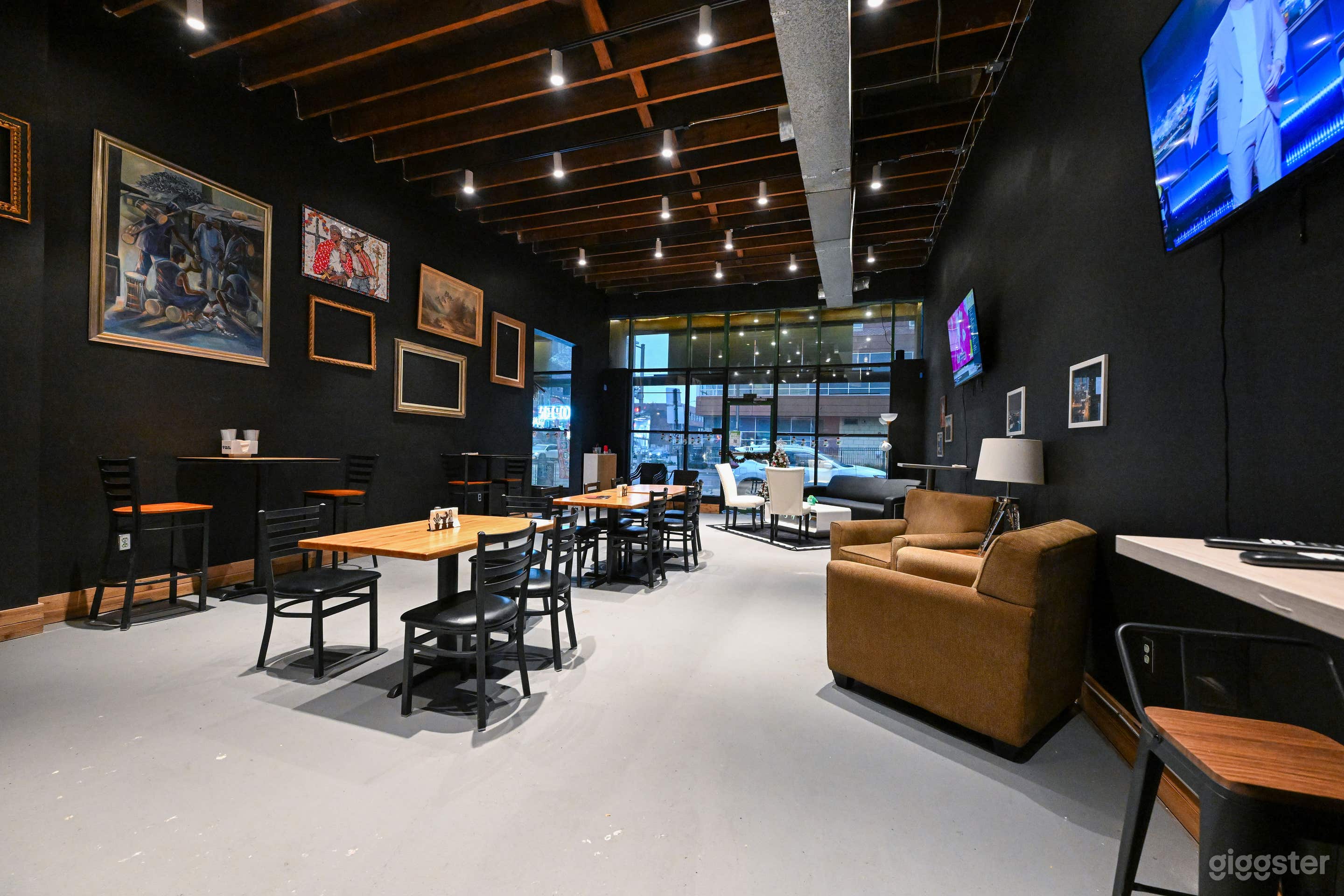 Event Space / Lounge with Bar &amp; TVs Photo 1