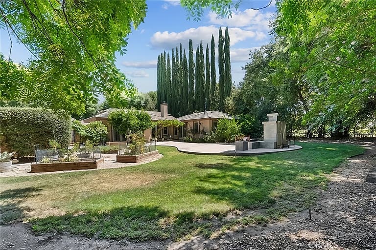  Garden Estate Backyard 