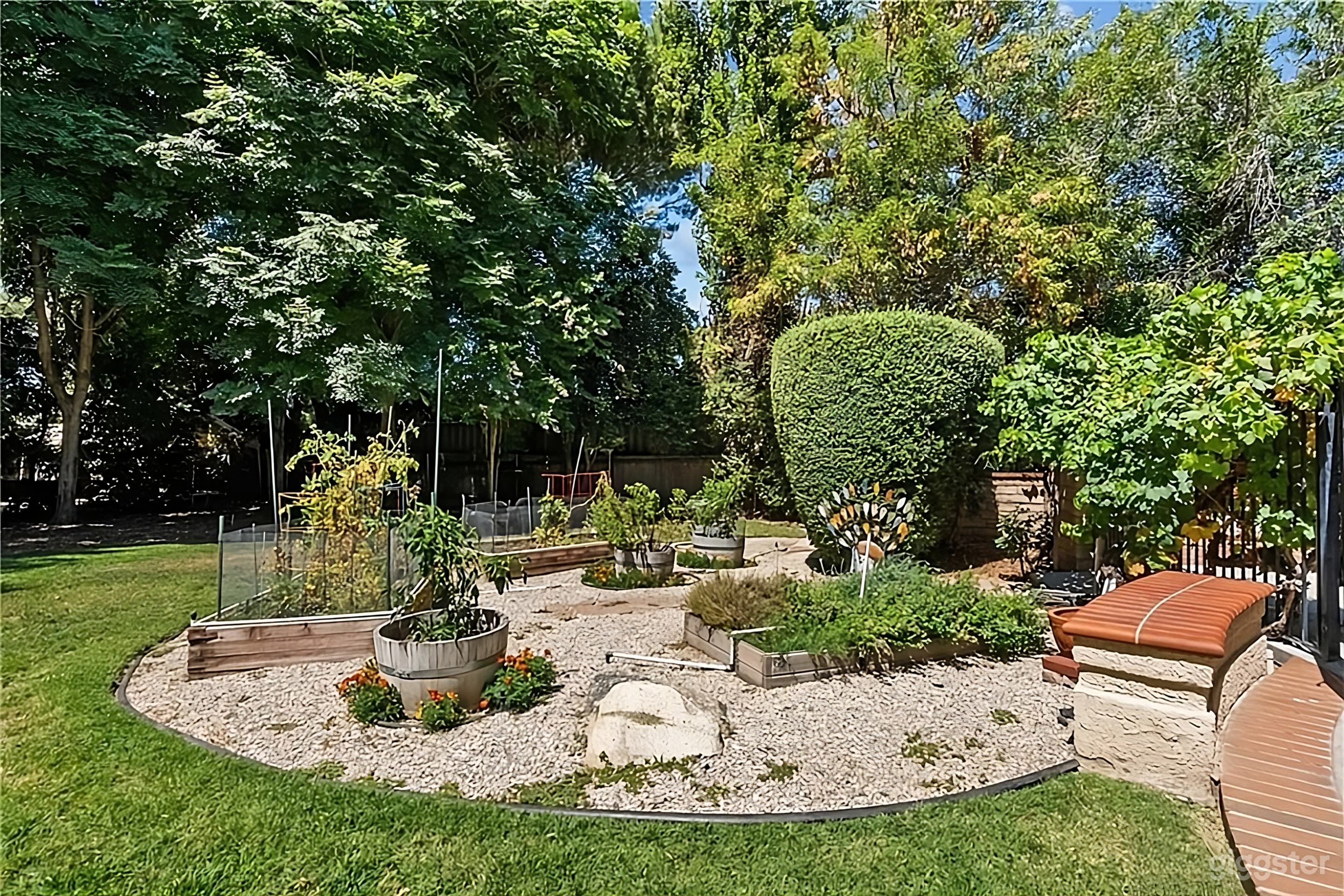 Garden Estate Front and Backyard Photo 4