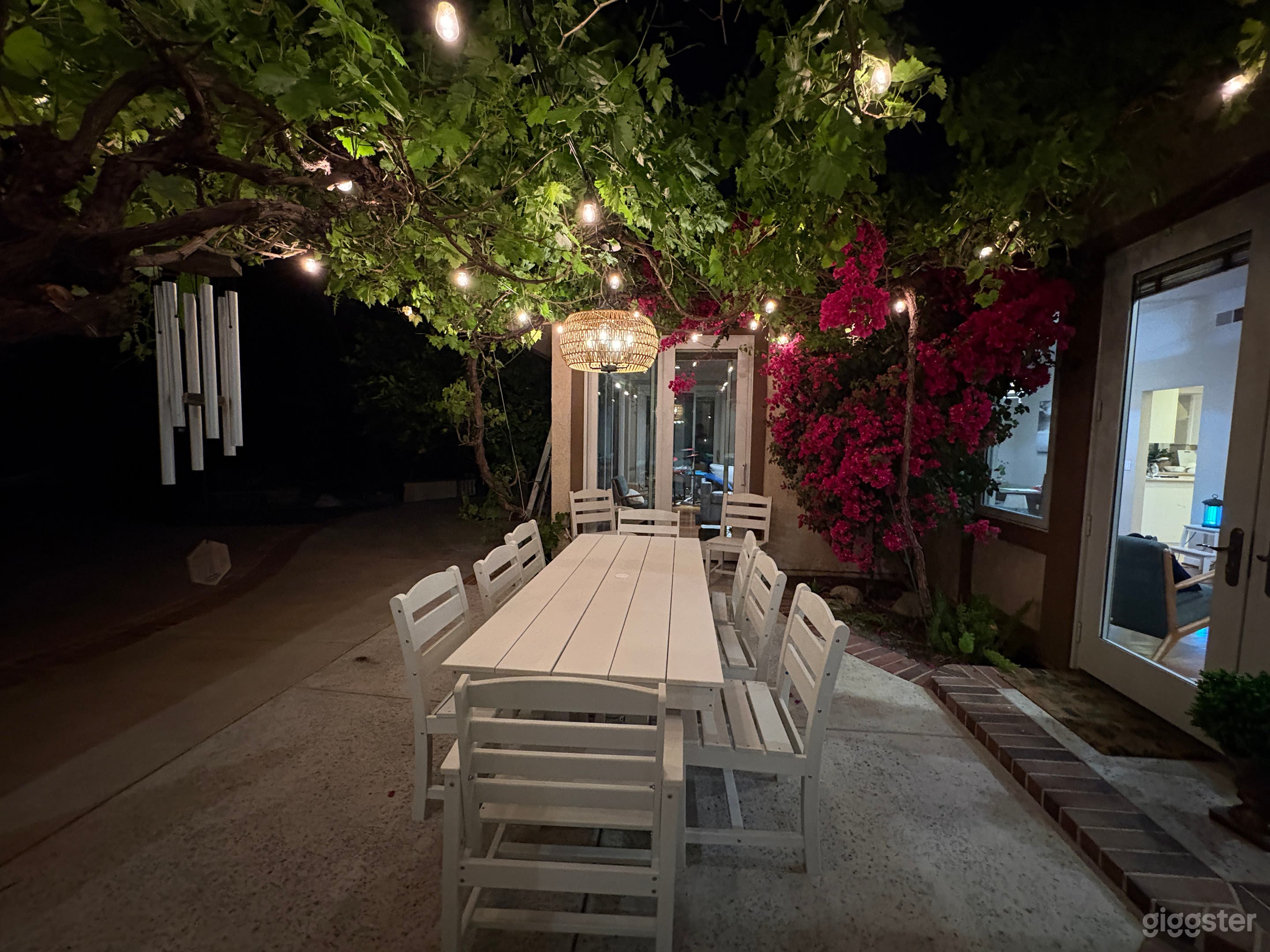 Unique 1 acre property with large front and back yards Photo 2