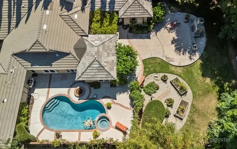  Garden Estate Backyard 