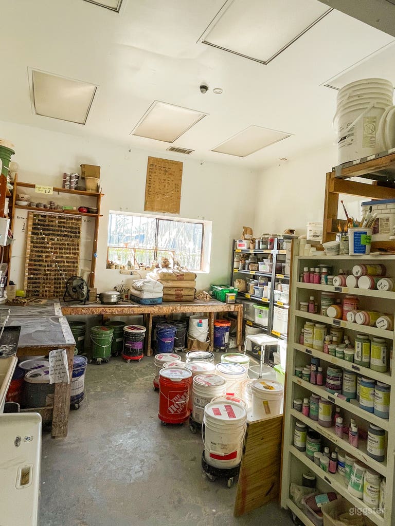  We also offer a number of commercial underglazes 