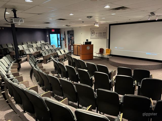  Spacious and Gorgeous Theatre 