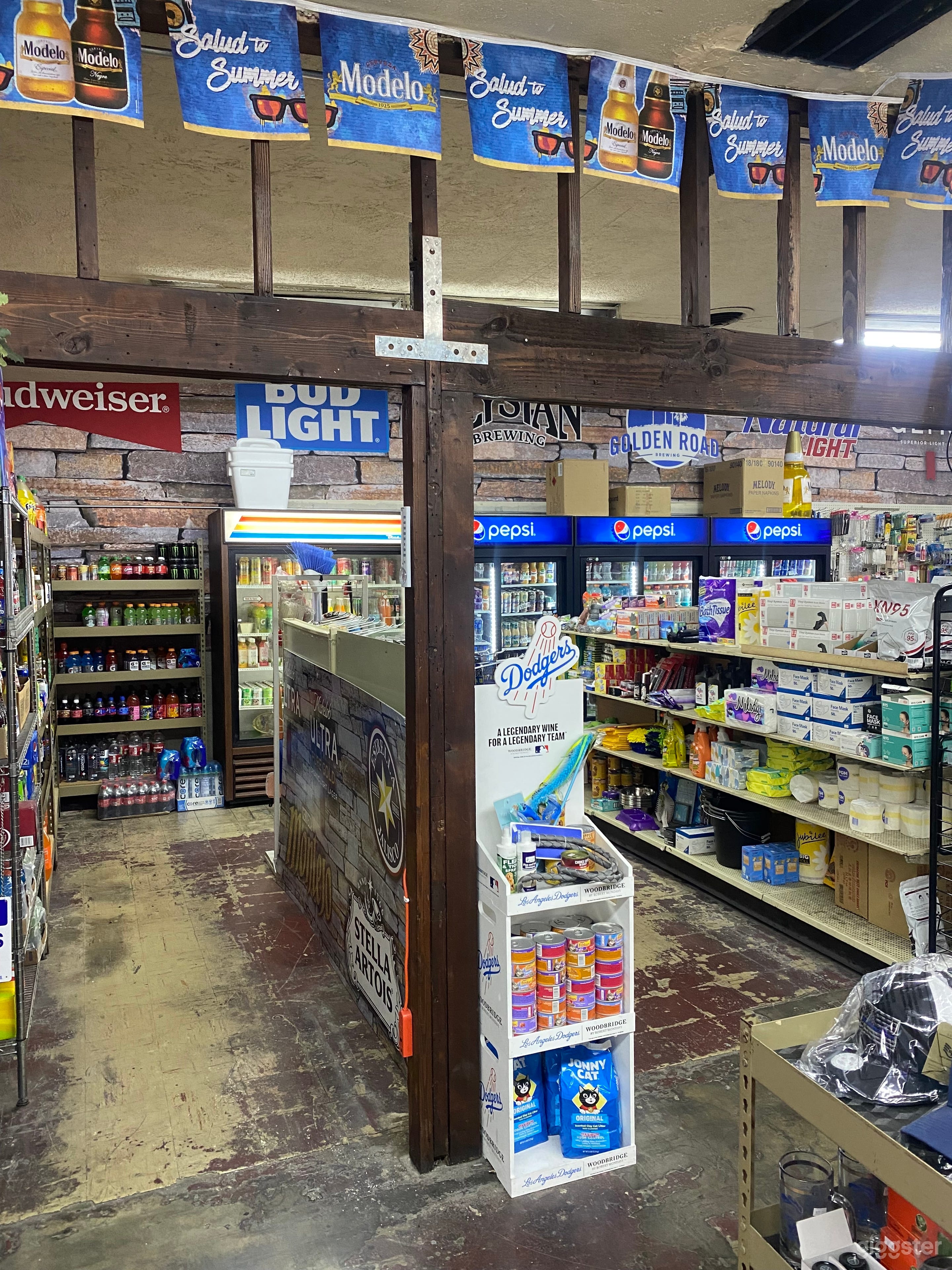 Convenience Store Photo 4