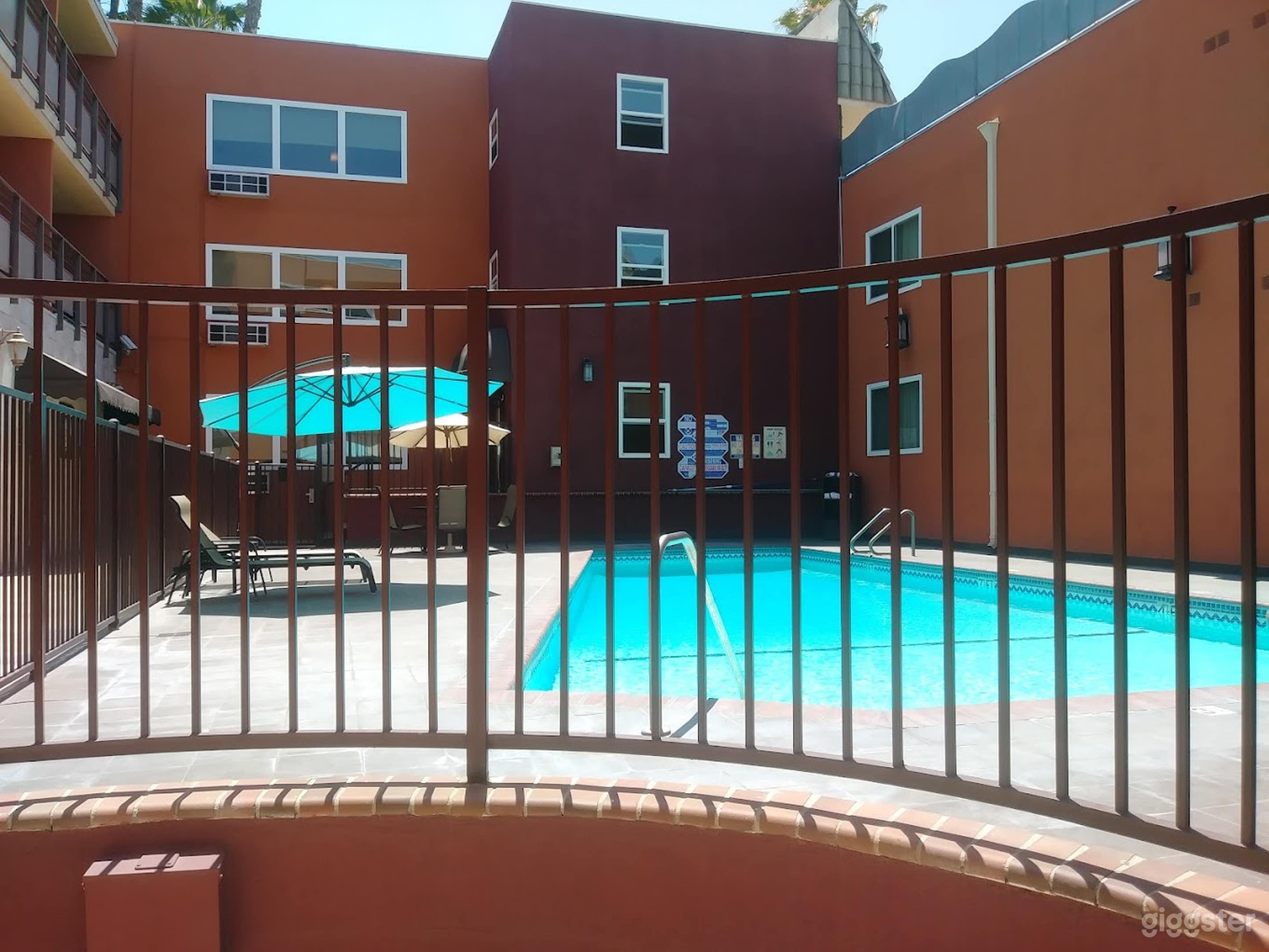 Outdoor Pool in Downtown LA Photo 3