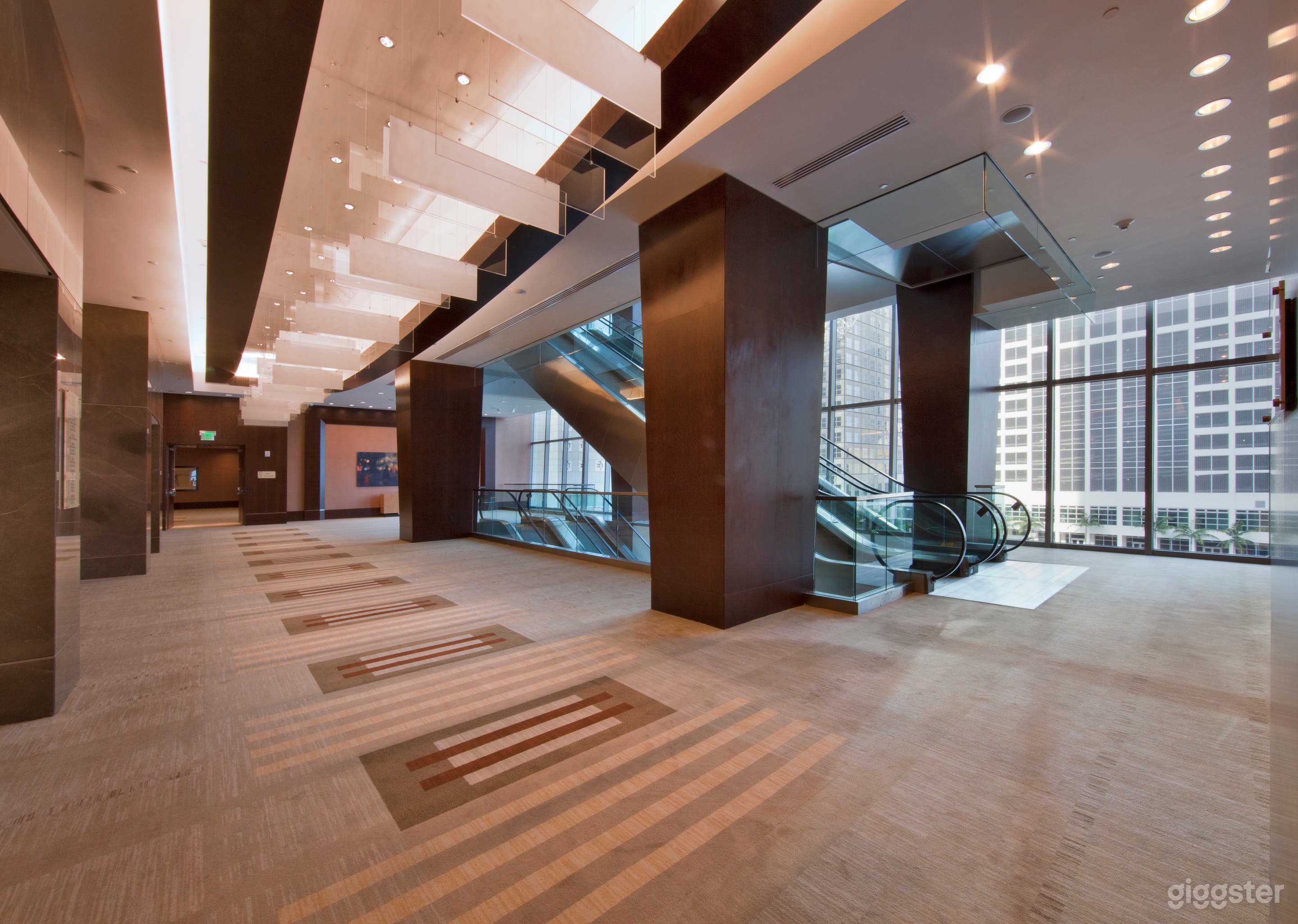 Luxury Ballroom for Events & Productions Photo 4