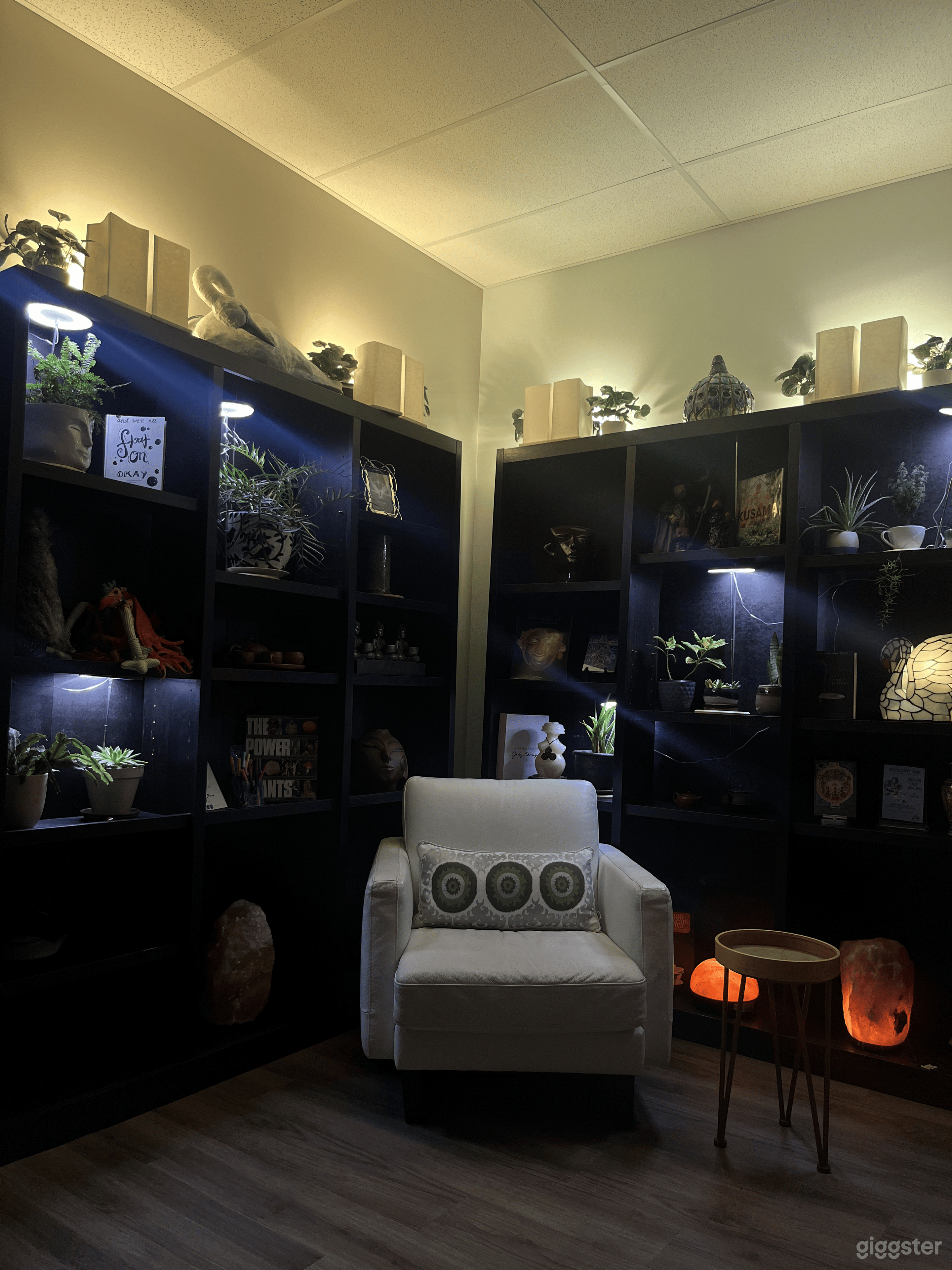 A Calm and Creative Workspace Designed for Floating Gateways Photo 4