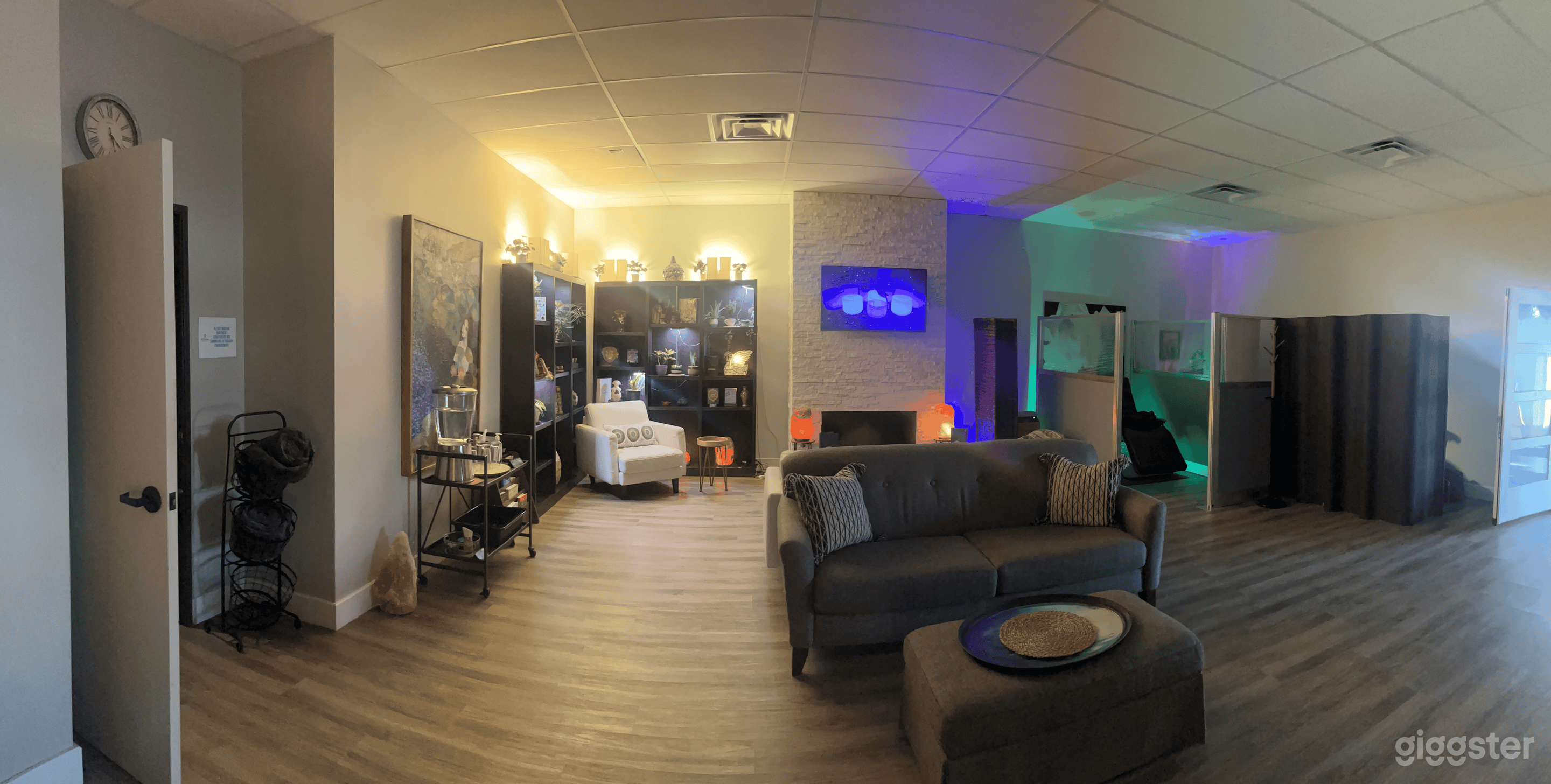 A Calm and Creative Workspace Designed for Floating Gateways Photo 3