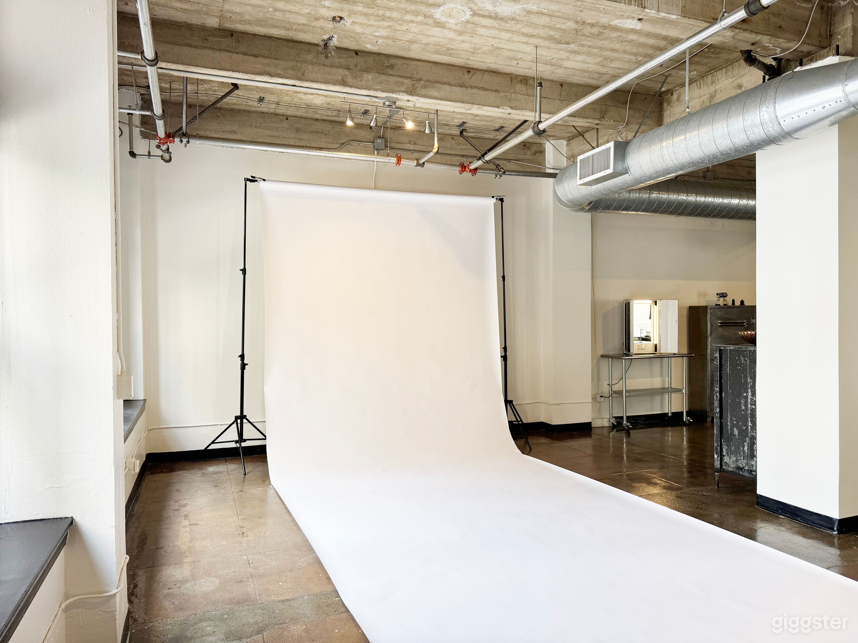 DTLA Photographer Studio Photo 3