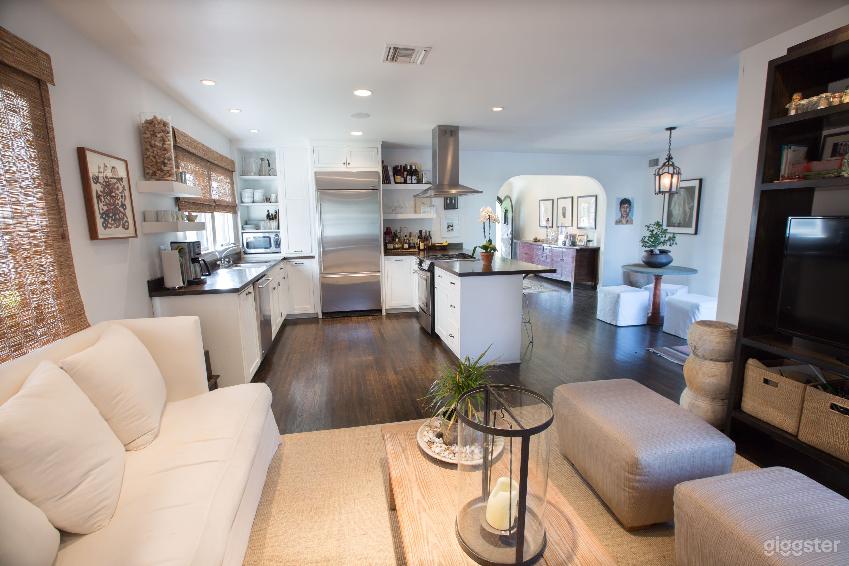 Tranquil outdoor space and Mediterranean home Photo 2