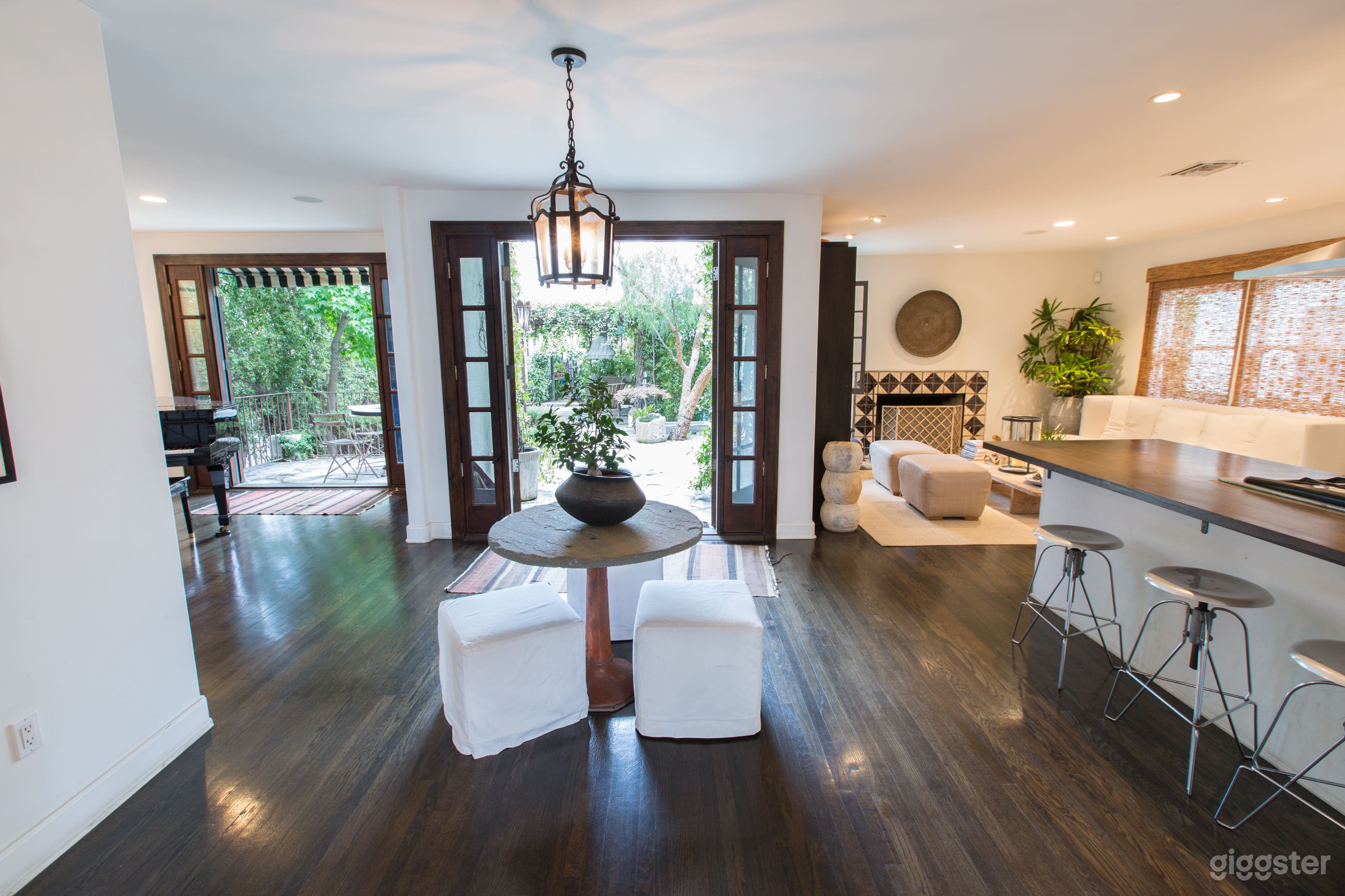 Tranquil outdoor space and Mediterranean home Photo 3