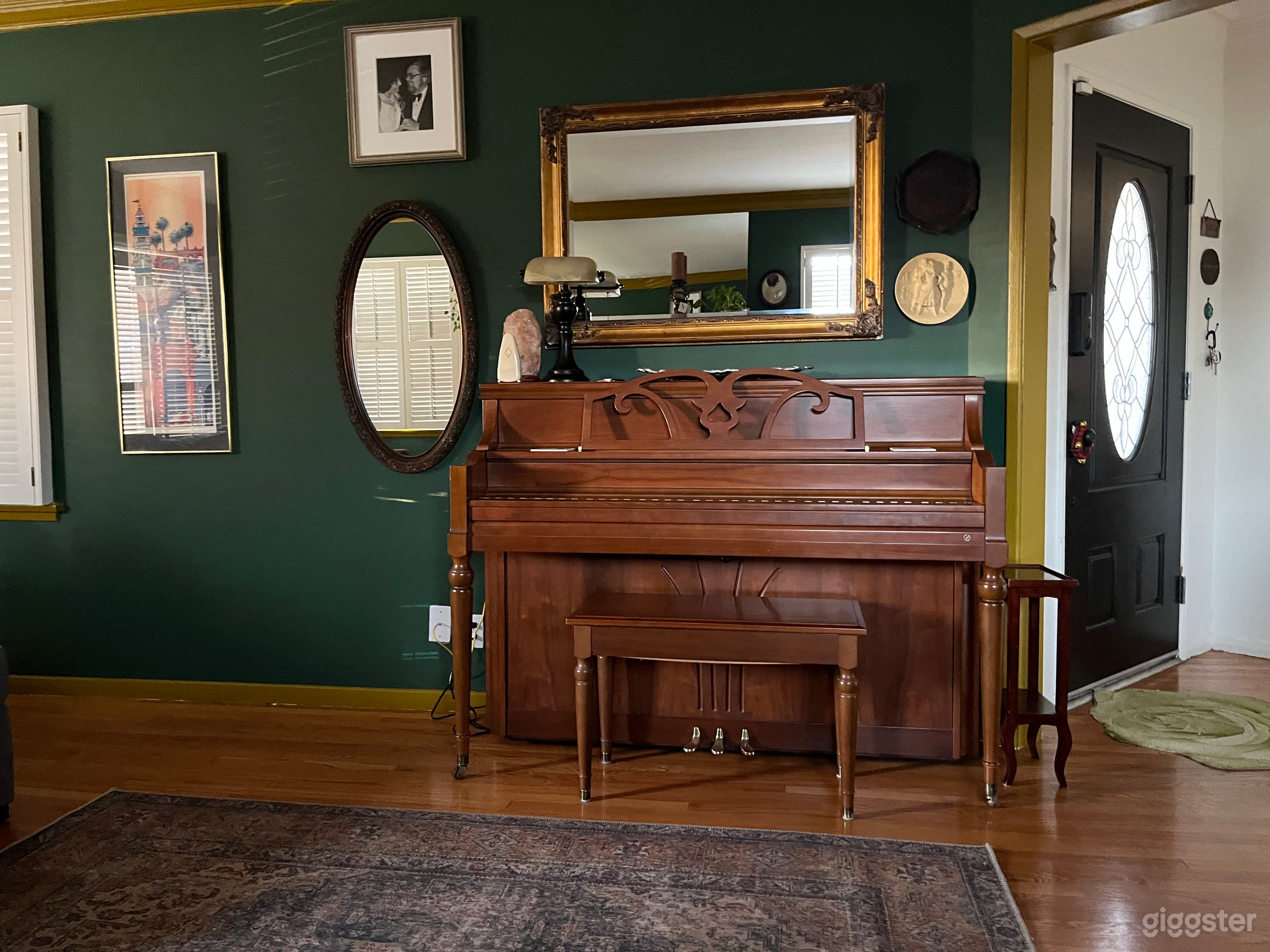 1950s Middle Class Oasis Photo 4