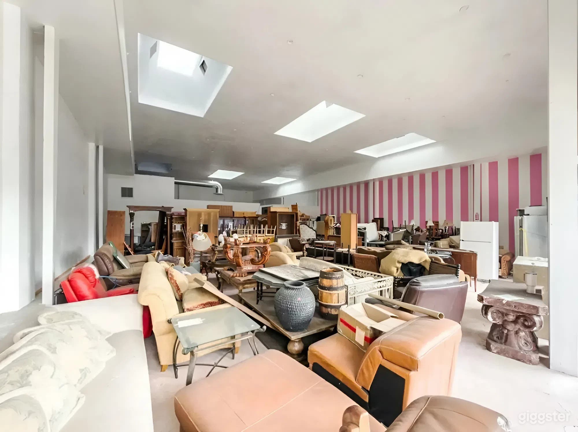 Retail Space Perfect for Pop-Ups, Film, & Creative Projects Photo 4