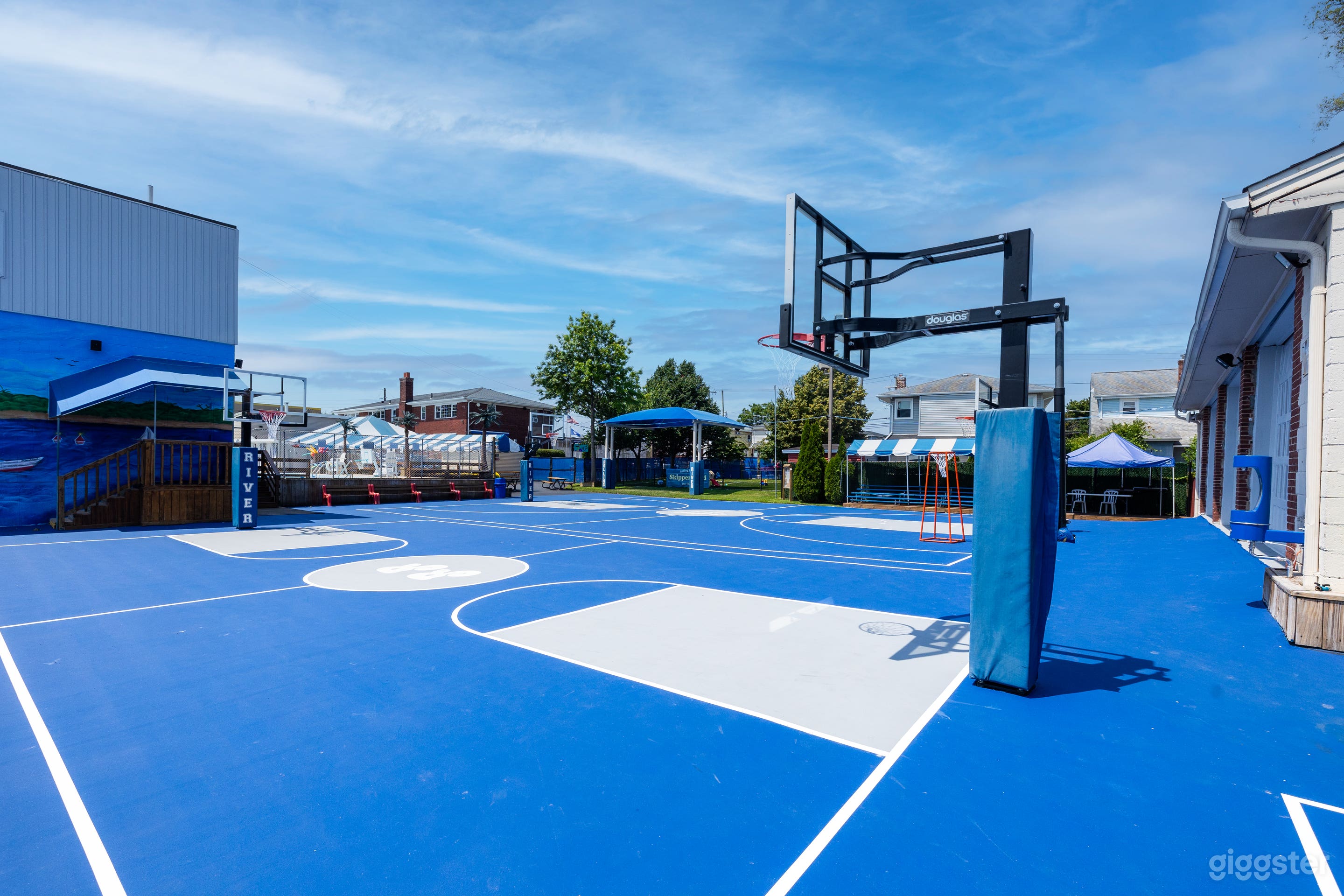Outdoor Basketball Court Complex Photo 4