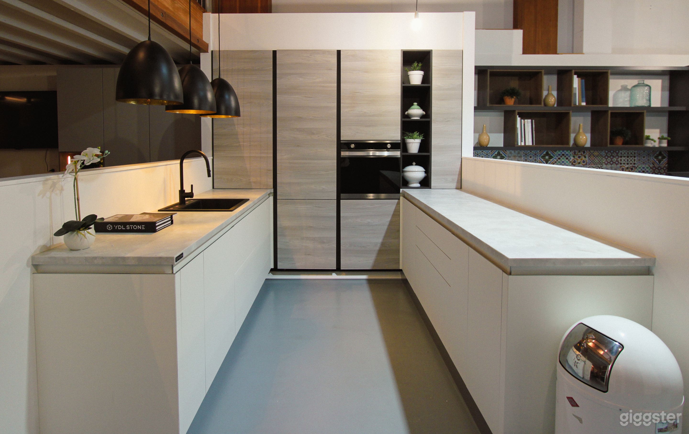 Luxury Kitchen Showroom &amp; Versatile Rental Space Photo 4