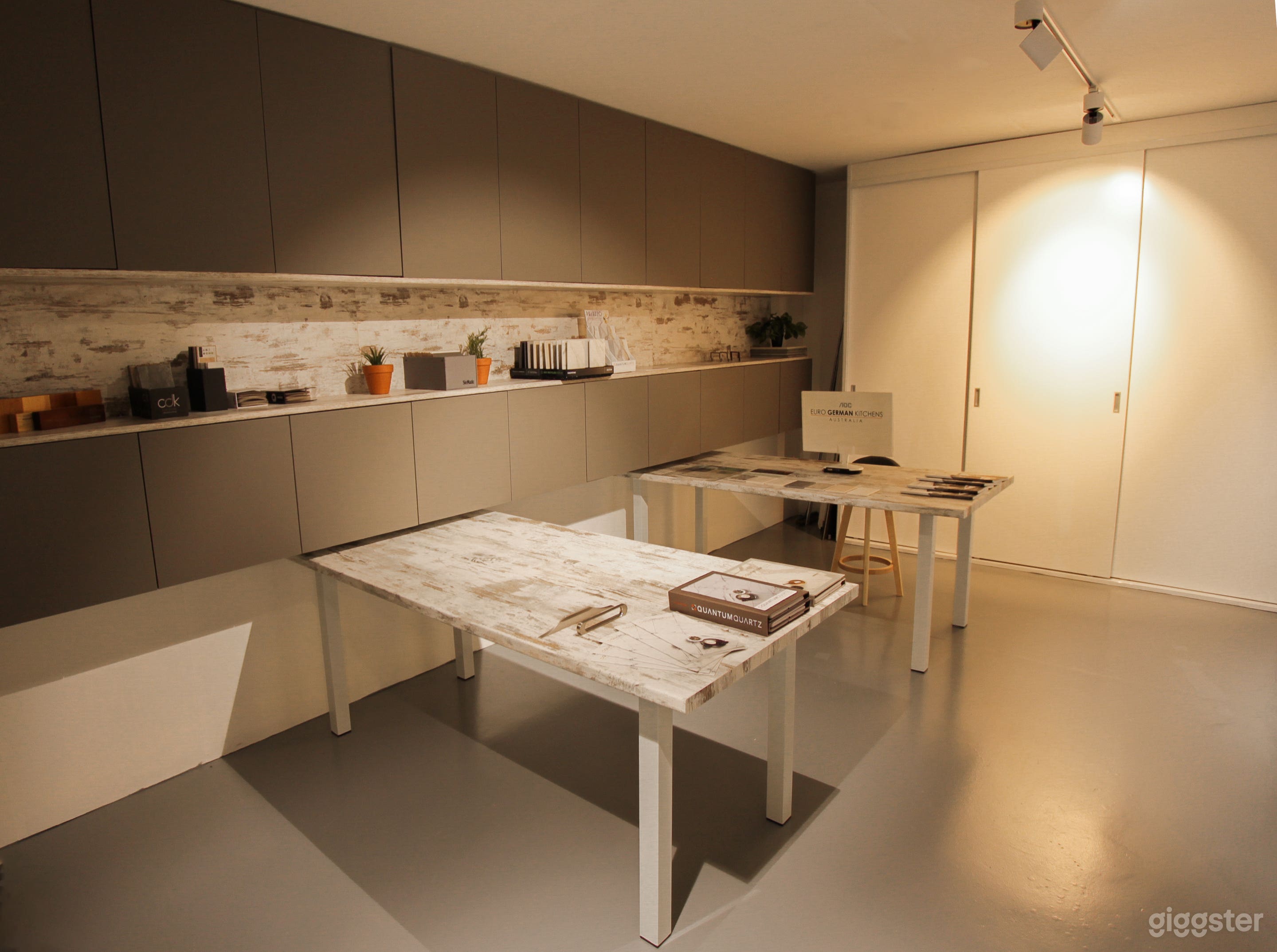 Luxury Kitchen Showroom &amp; Versatile Rental Space Photo 2