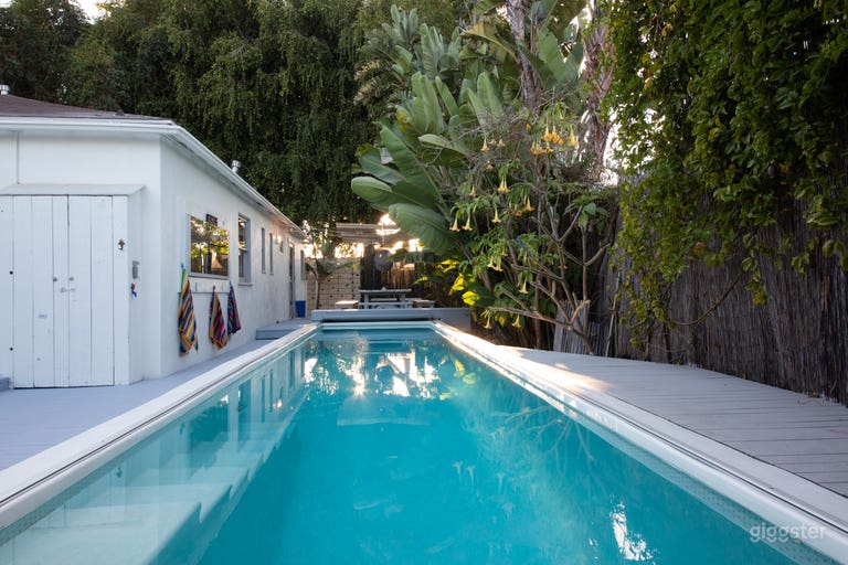  Unwind in a secluded home with a tropical vibe!  