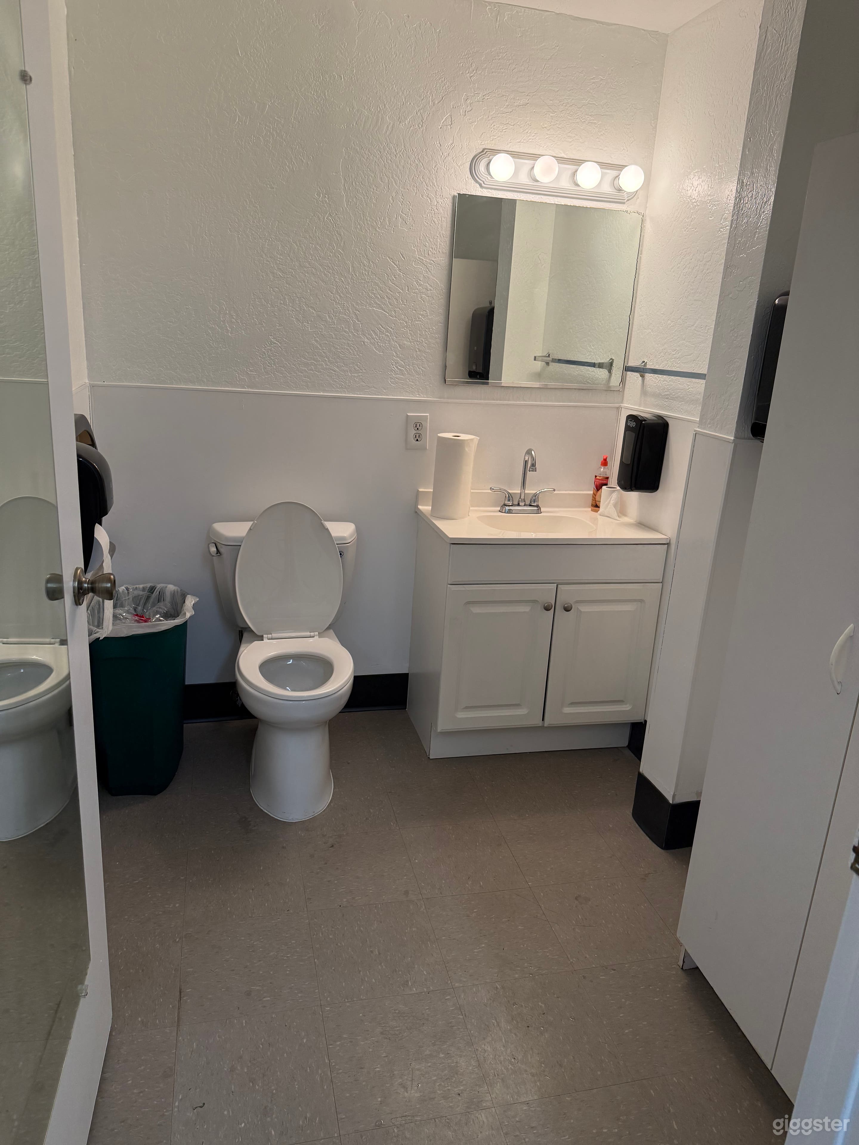 Multi-Purpose Creative Studio for Dance, Music, Event & More Photo 4