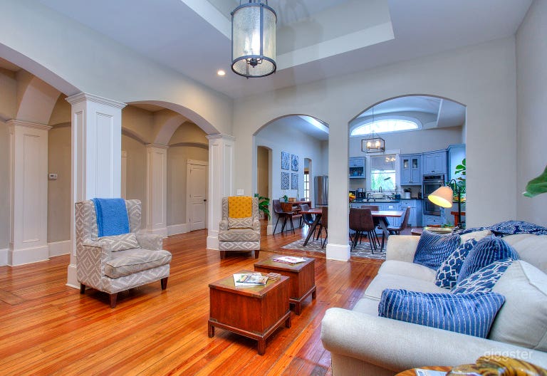  Open space from main room to the kitchen 