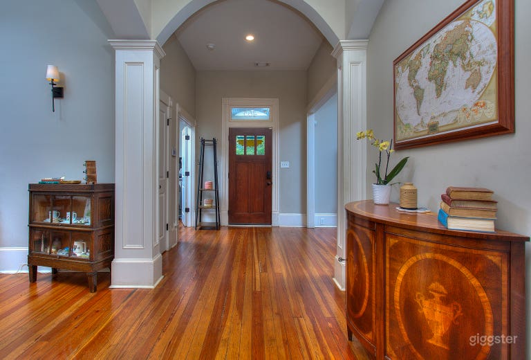  High Ceilings and Tons of Light! 