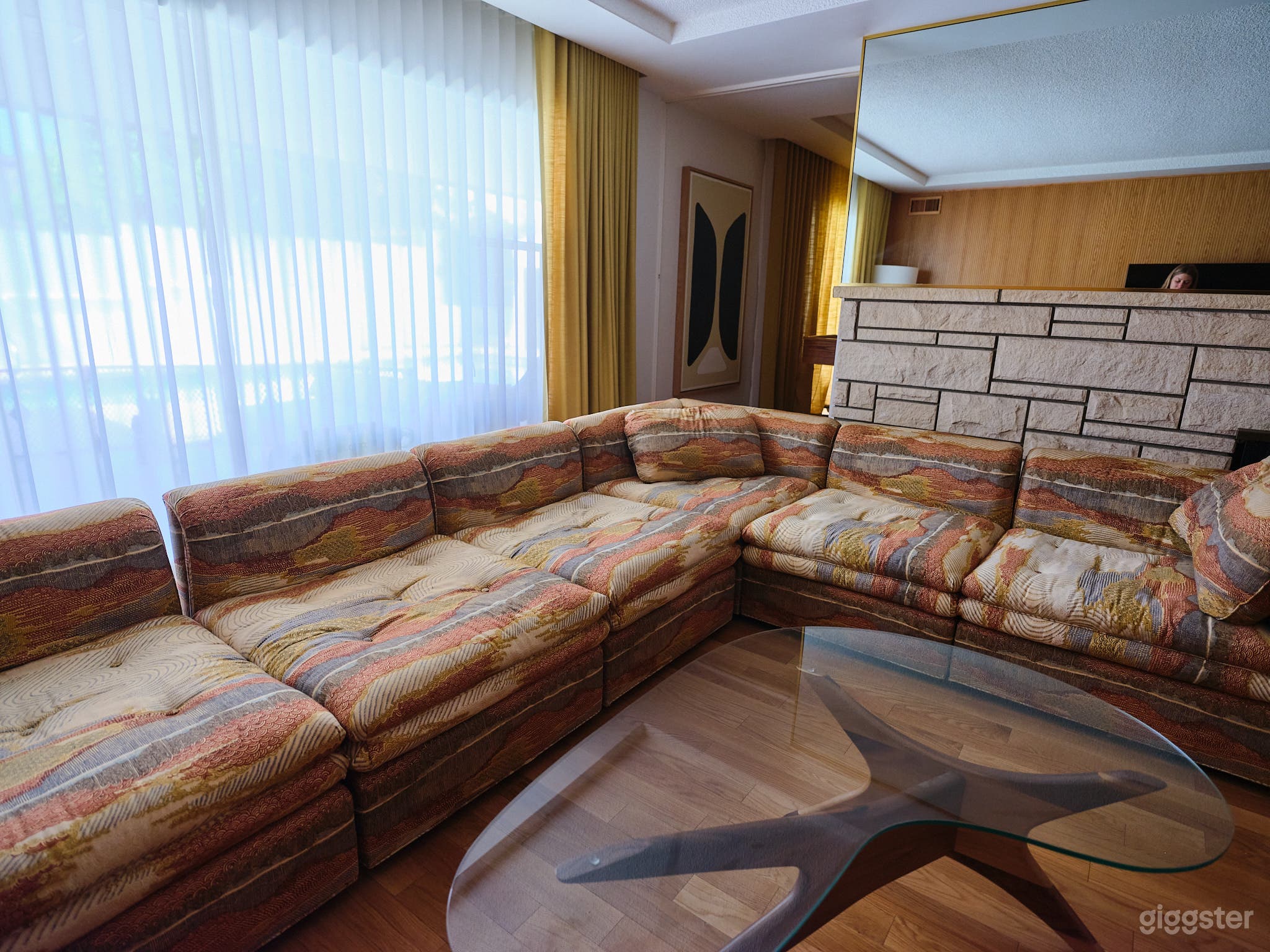 Stylish MCM / Art Deco House with Pool and Gym Photo 3