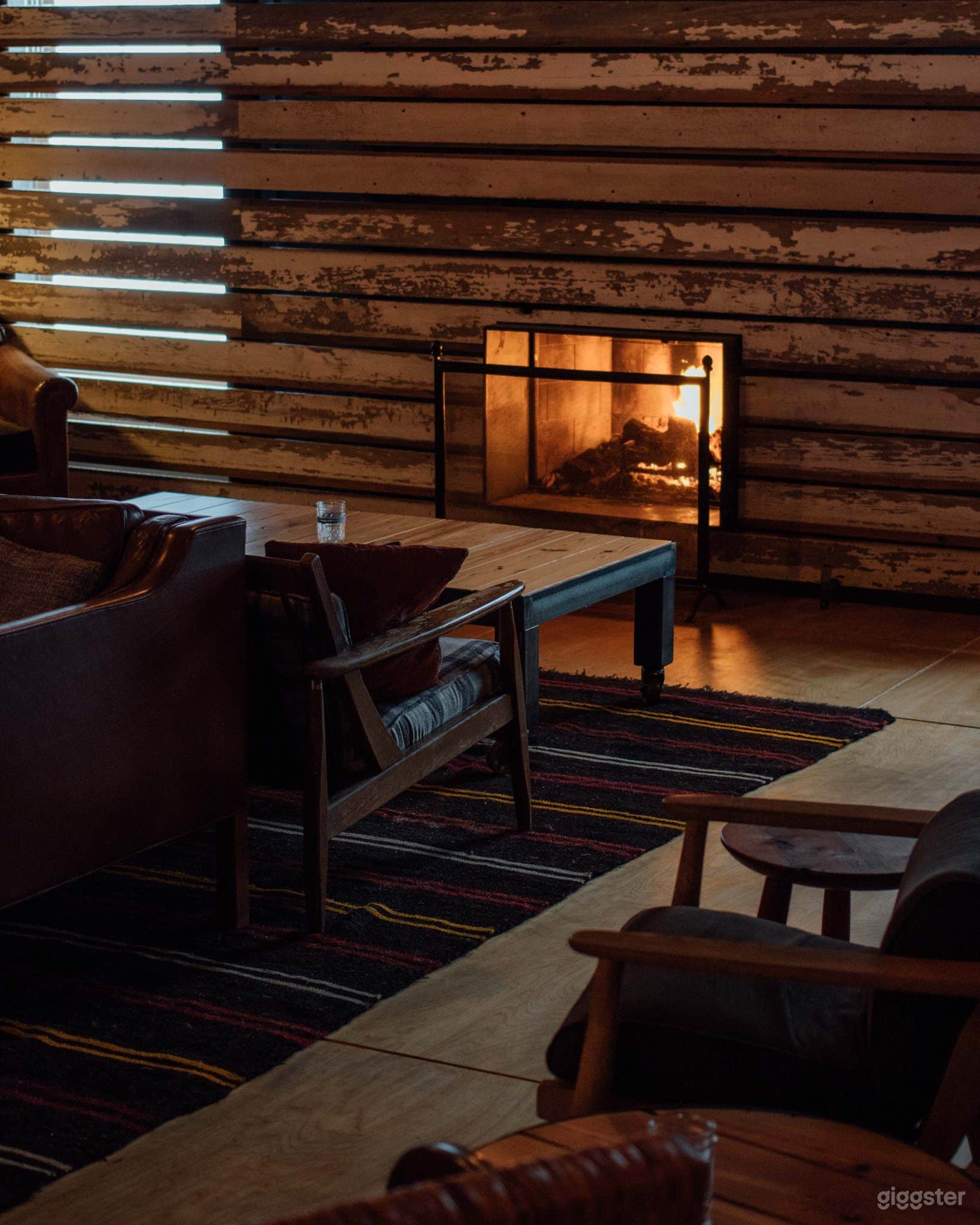 Lovely Lounge with Fireplace in Marietta Photo 3