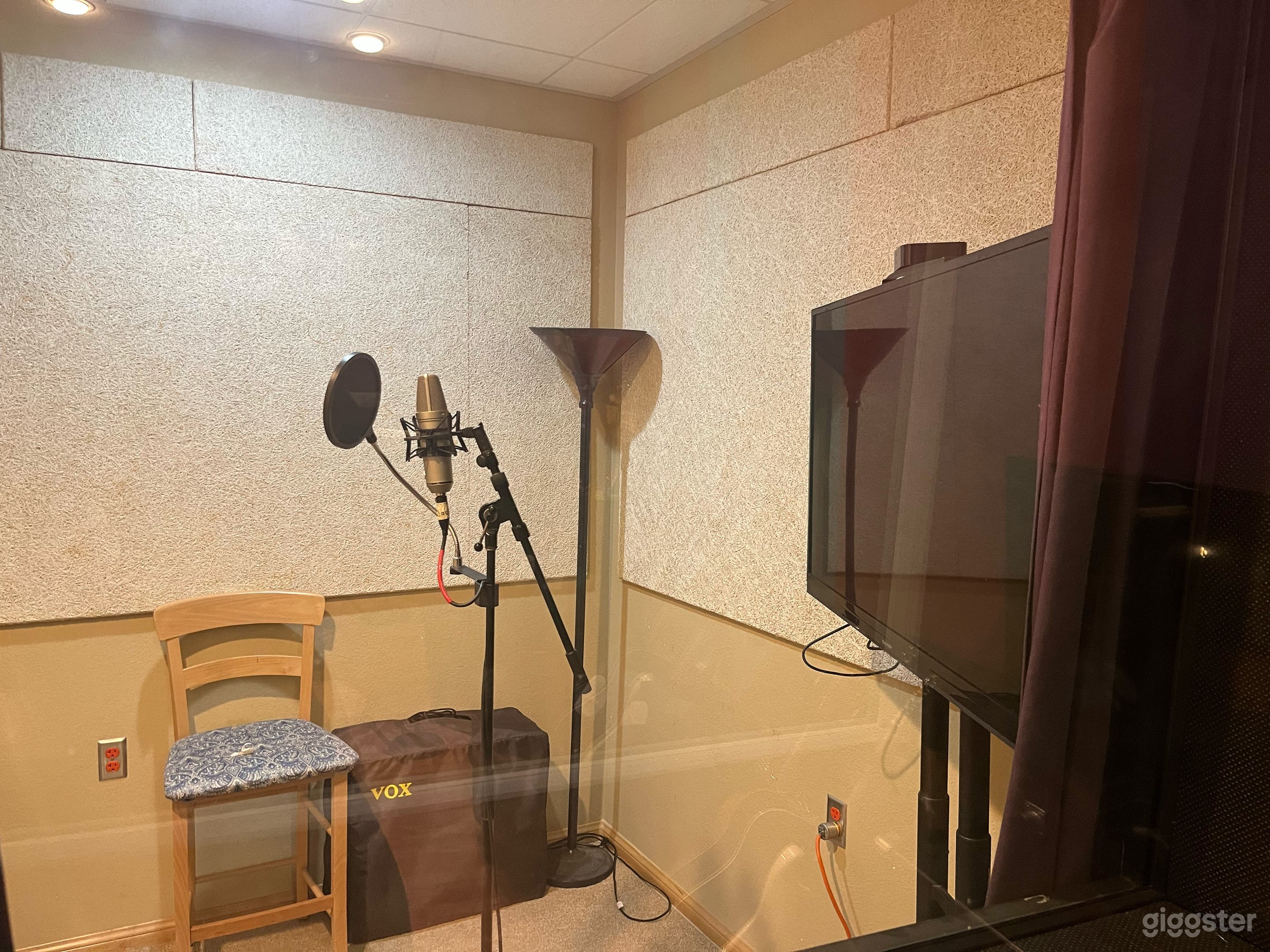 ISO Booth.  Dimensions 9 1/2 x 9 1/2'
