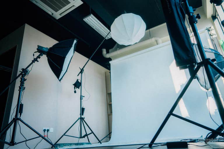  Bright Natural Light Studio with Sheer Blinds 