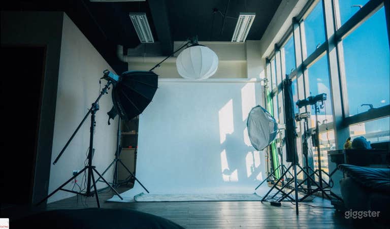  Bright Natural Light Studio with Sheer Blinds 