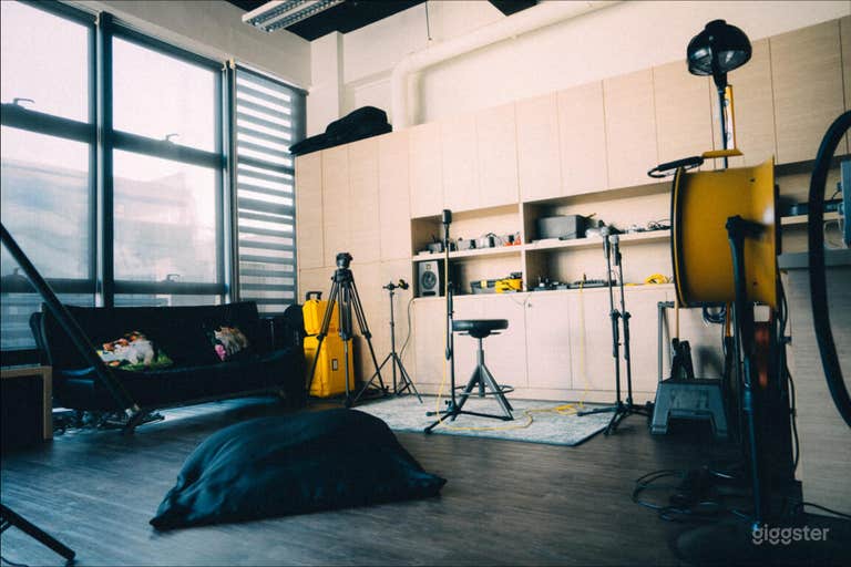  Bright Natural Light Studio with Sheer Blinds 