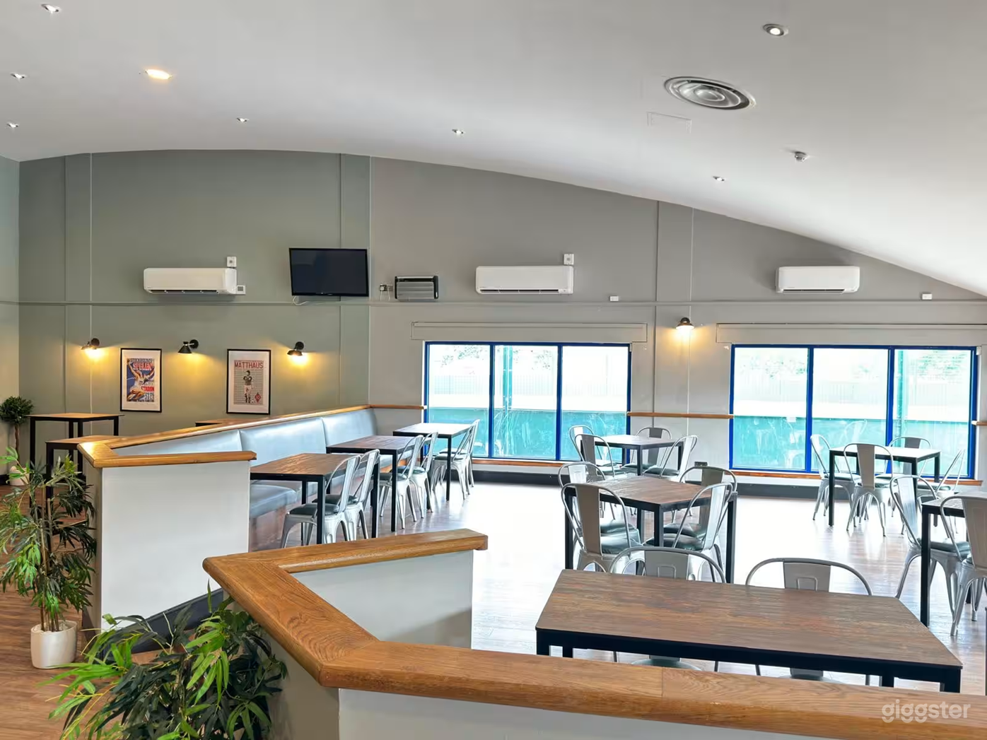 Function Room in a Sports Club Photo 3