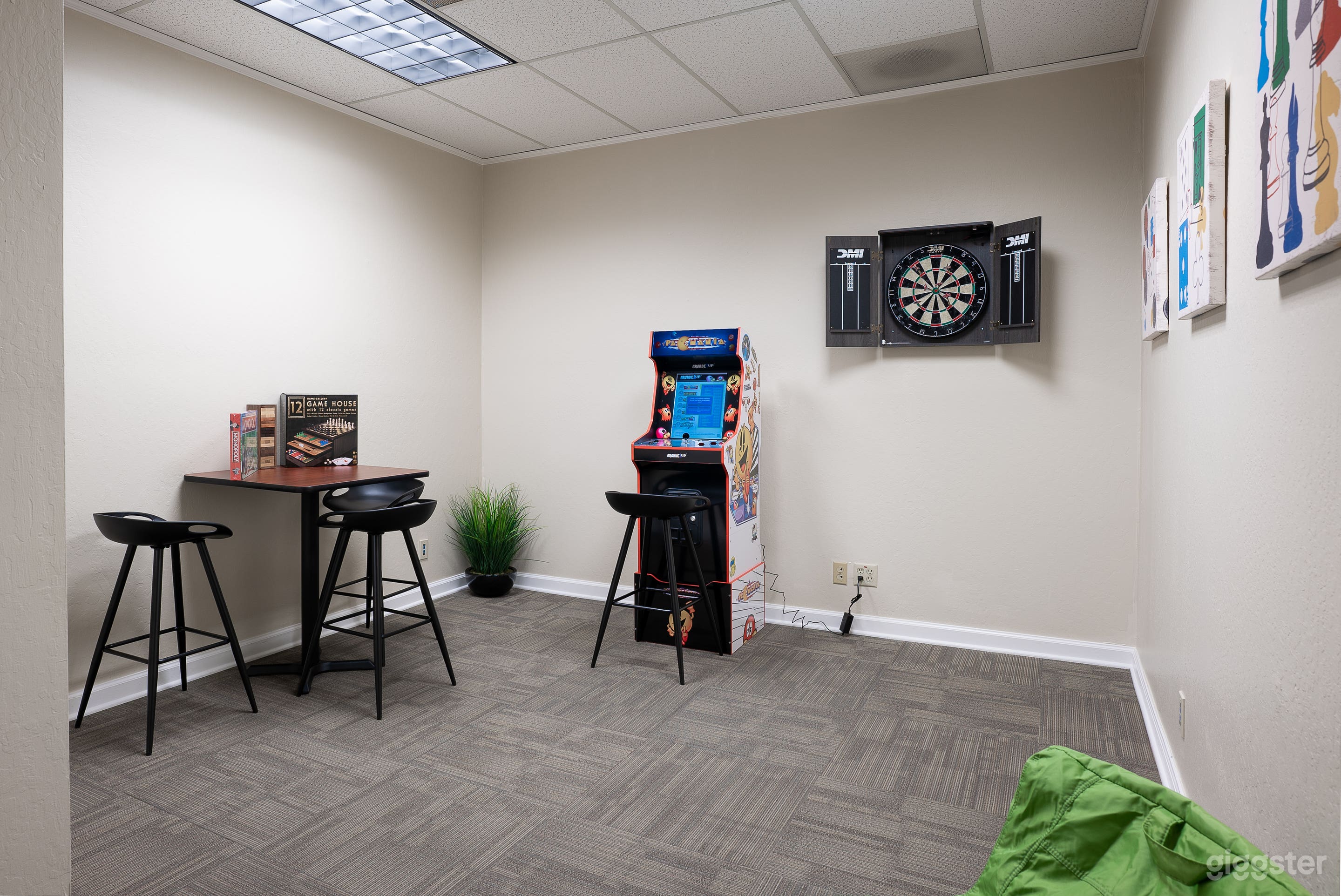 Gaming room 