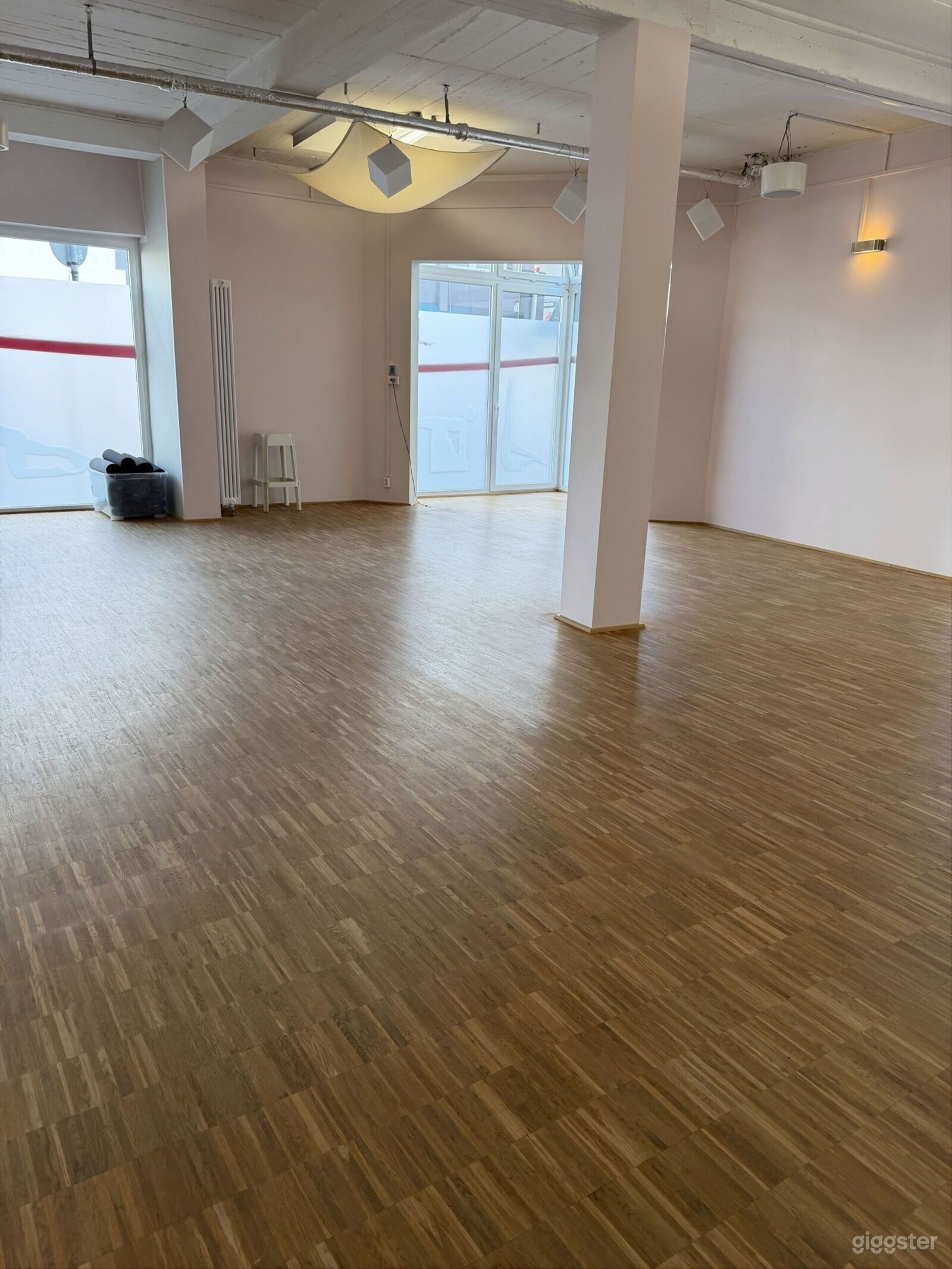 Modernes Pilates Studio für Veranstaltungen Foto 4