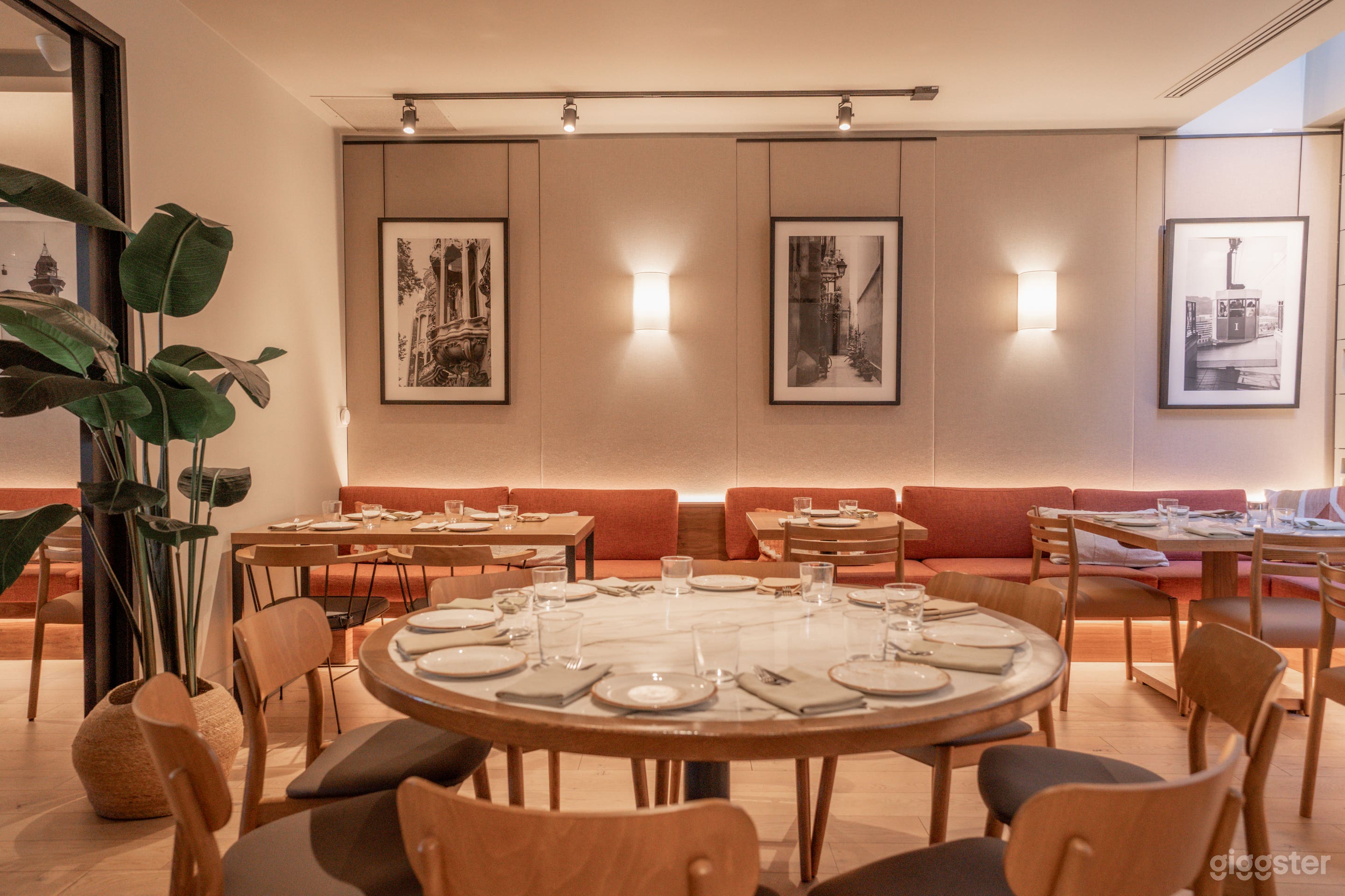 Styled Private Restaurant Room Photo 4