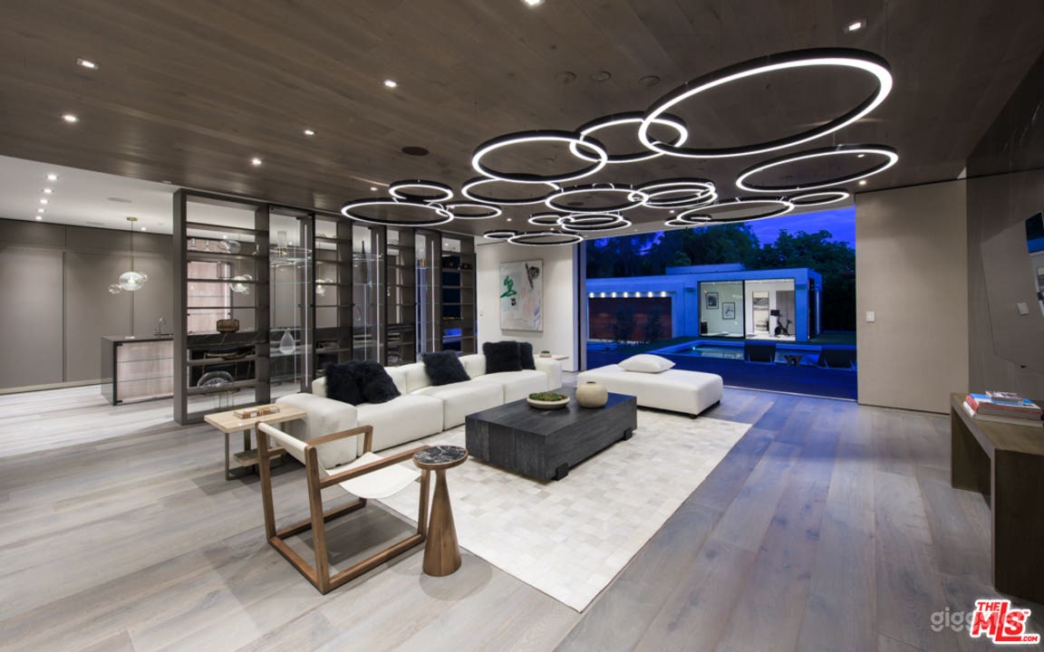 New Modern Spanish Photo 2