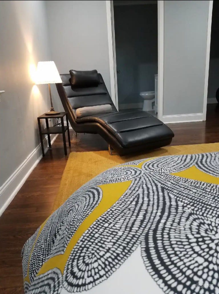  Centrally located with Mid-Century Modern Touches 