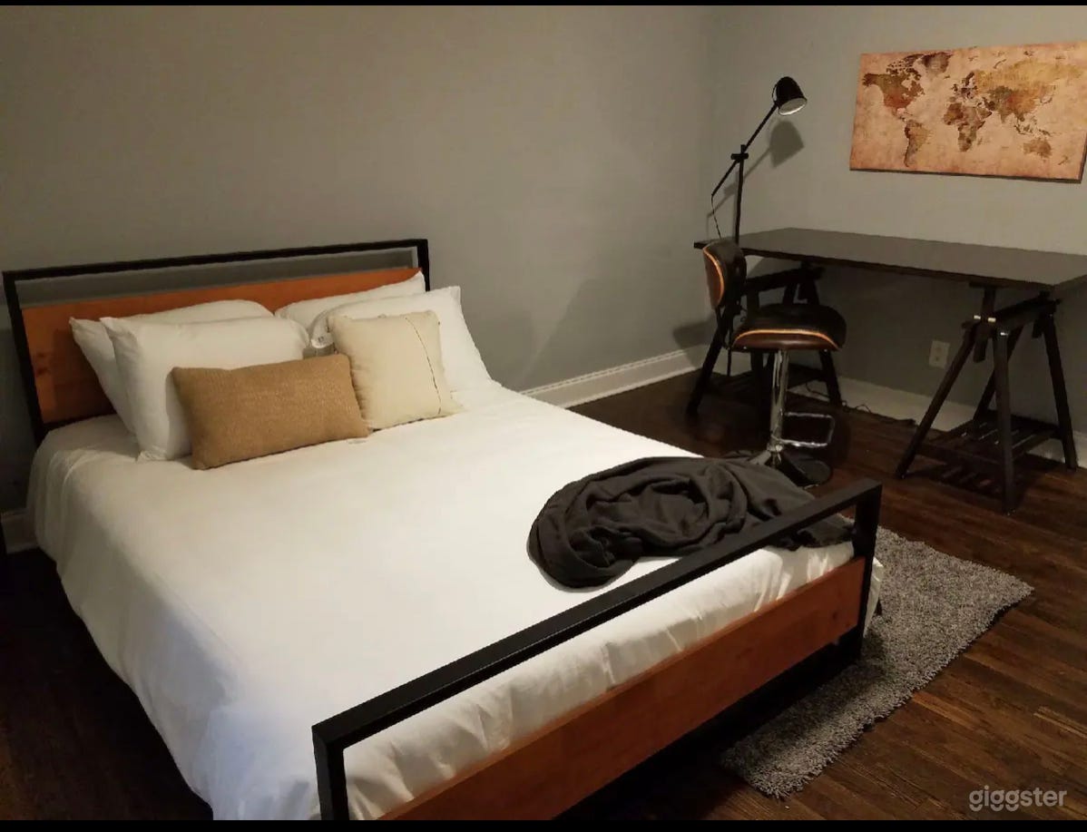 Centrally located with Mid-Century Modern Touches Photo 2