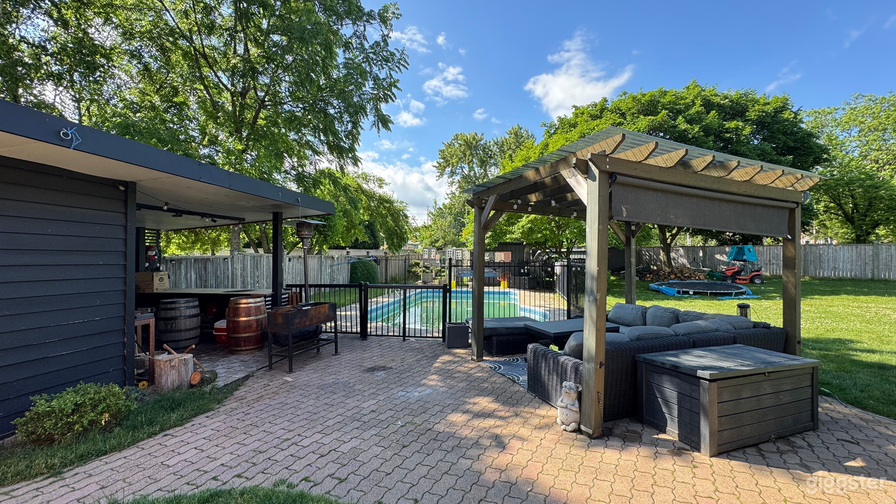 Spacious Modern White Home – Full Redesign Allowed Photo 4