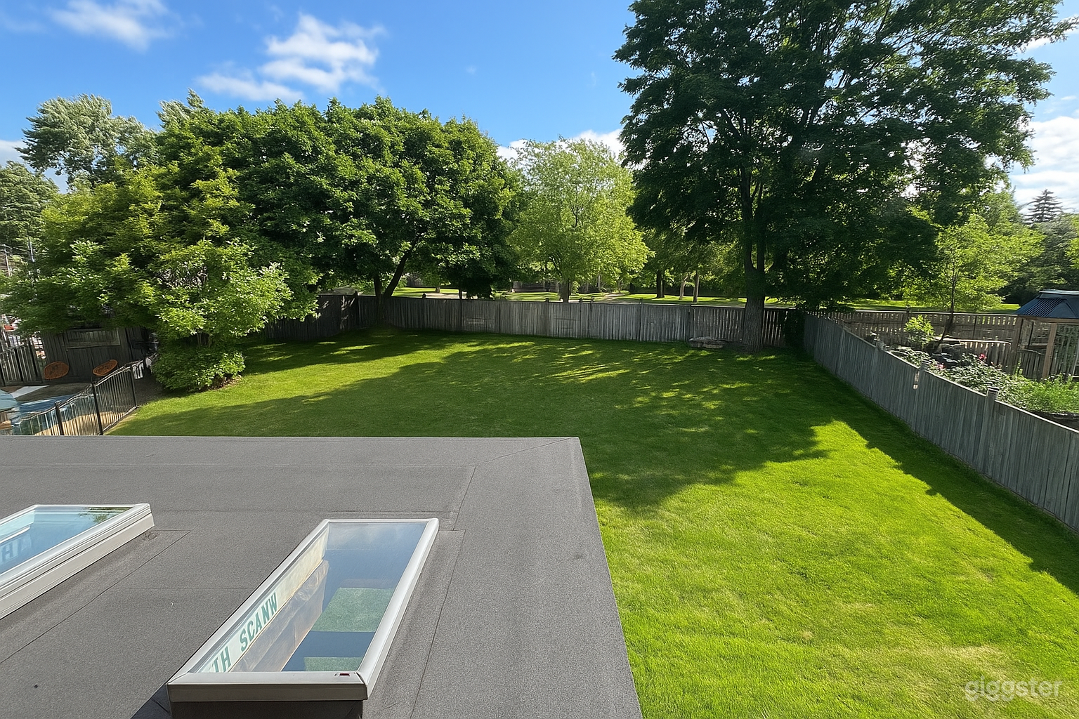 Spacious Modern White Home – Full Redesign Allowed Photo 1