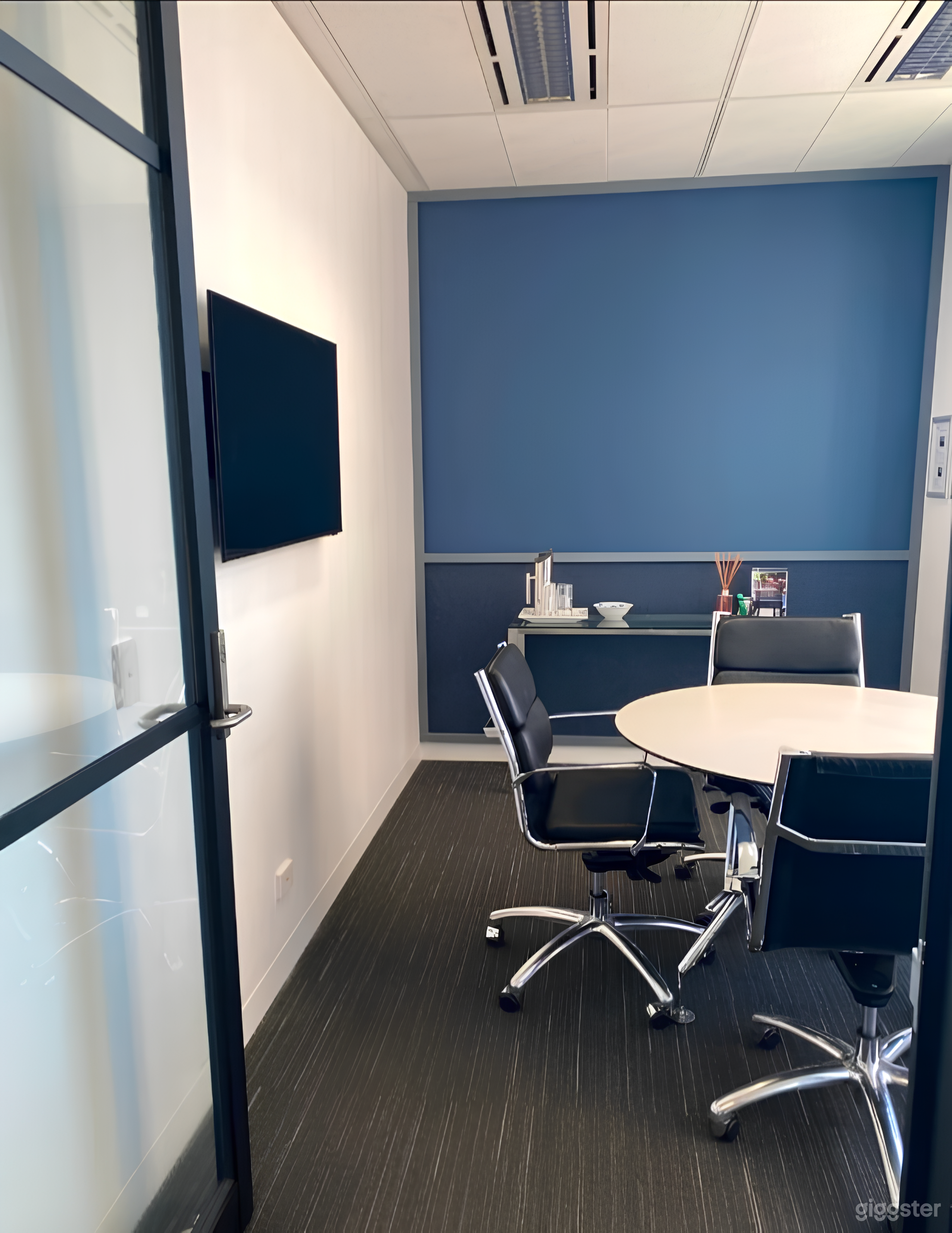 Fuji I Meeting Room for 4 Person Photo 3