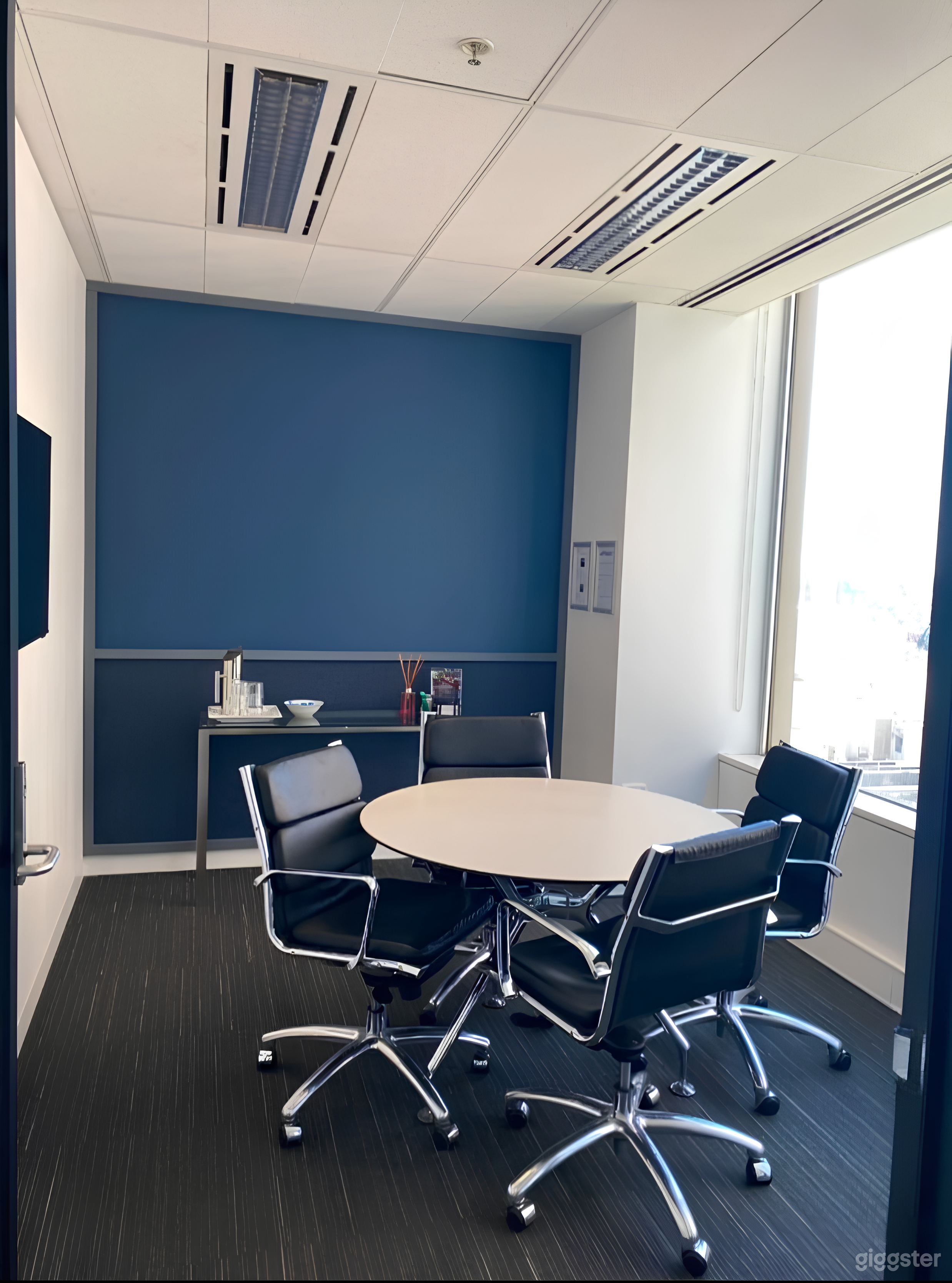 Fuji I Meeting Room for 4 Person Photo 1