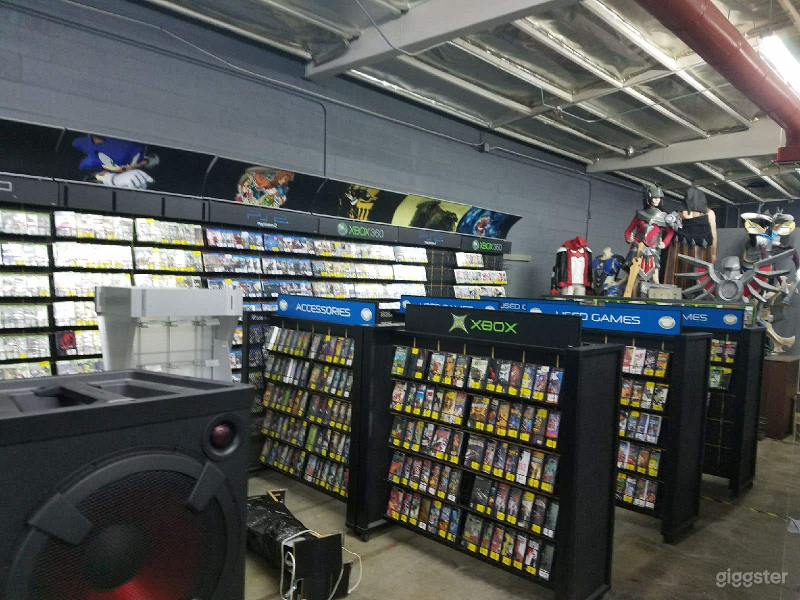 Blockbuster Video Store / Gamestop with lots of props Photo 2