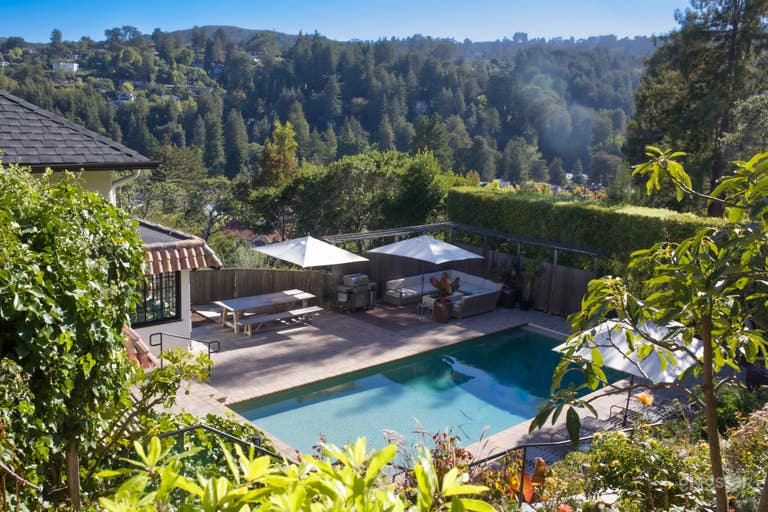  Hermosa casa privada orientada al sur en el centro de Mill Valley 