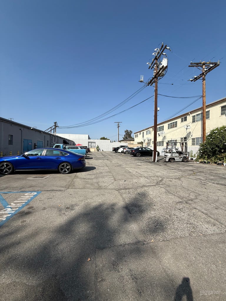  Venue black box theatre and/or plants coffee shop 