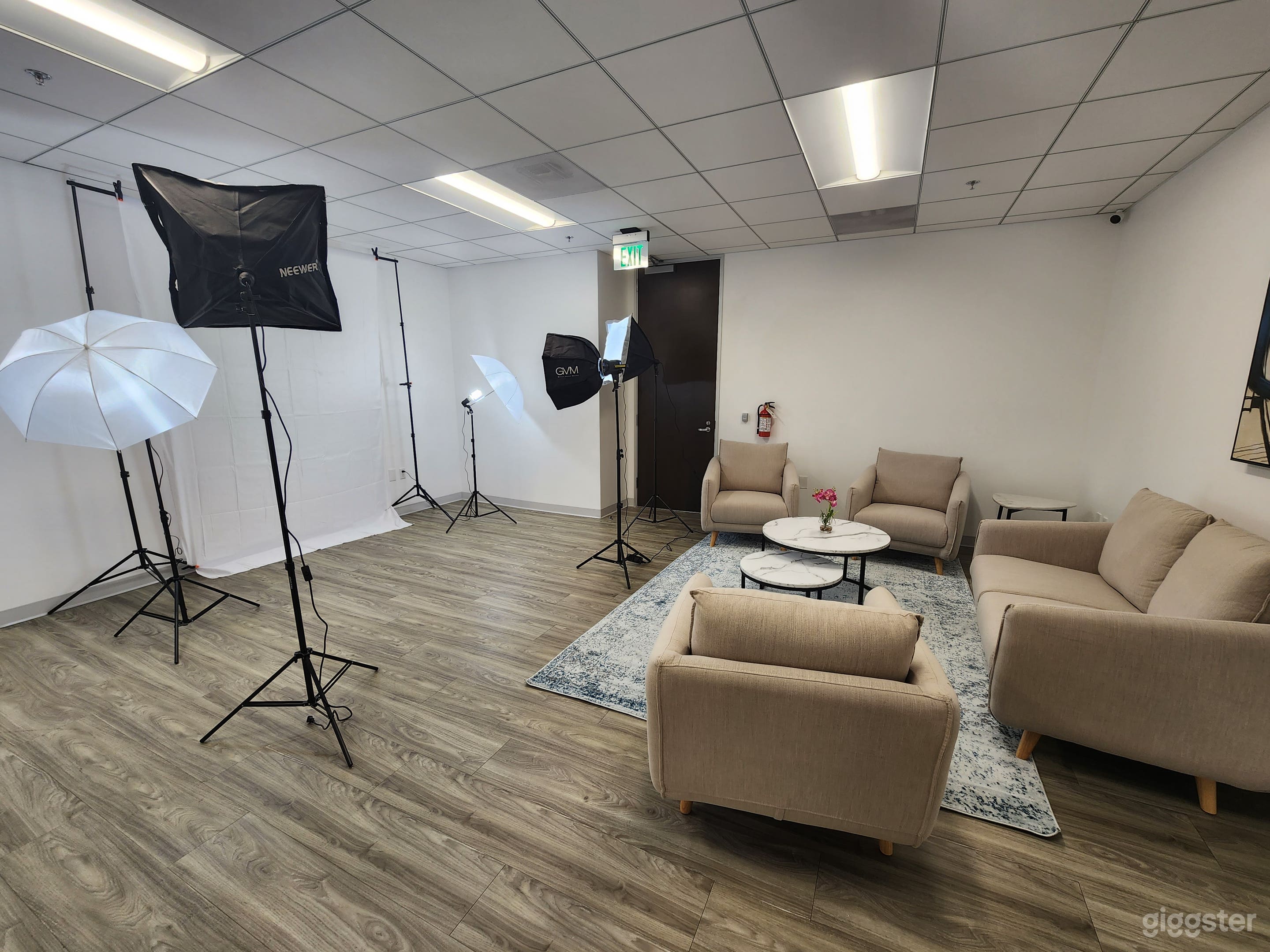 Film&amp;Photo Studio with lights  Photo 1