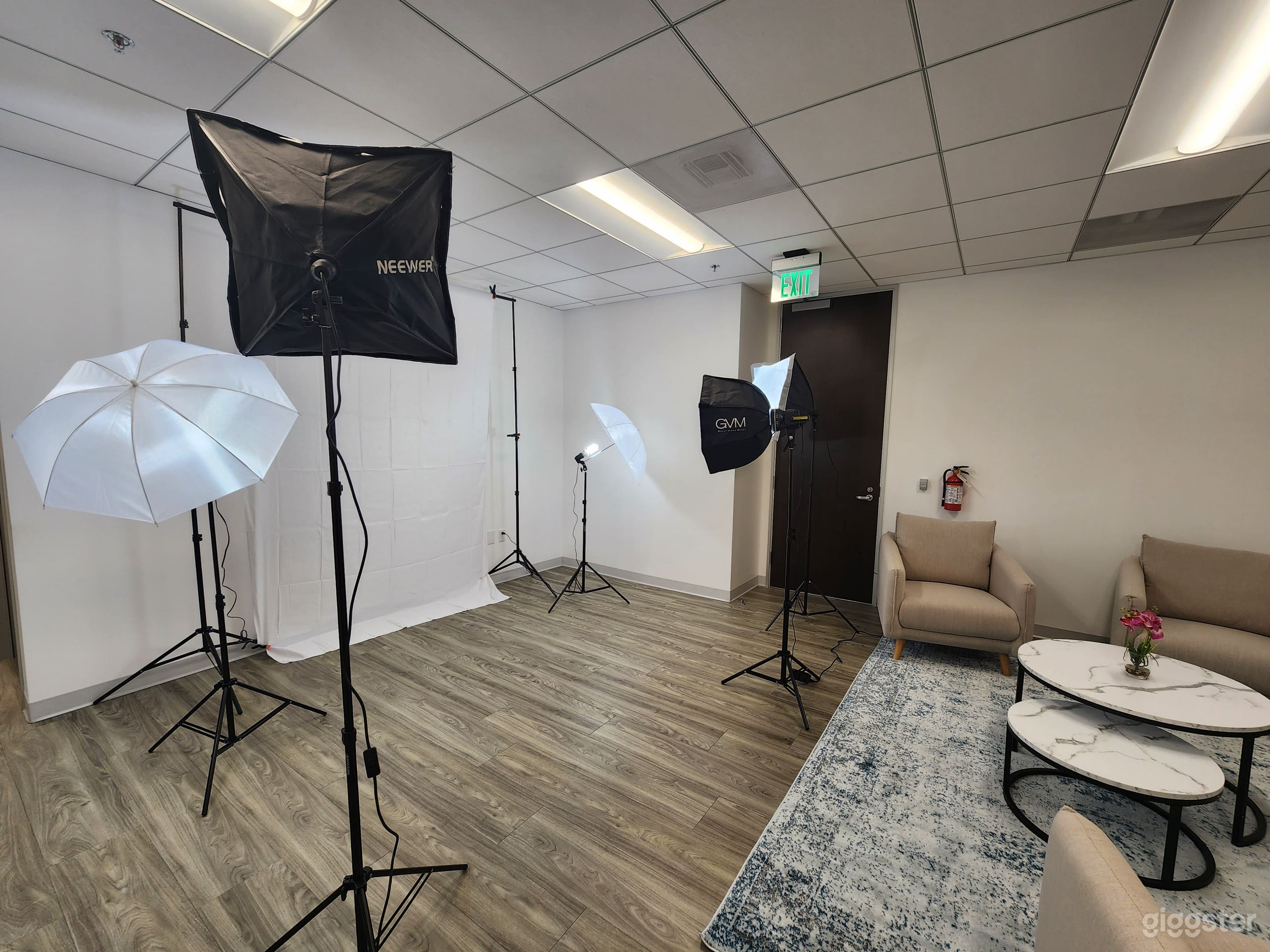 Film&amp;Photo Studio with lights  Photo 2