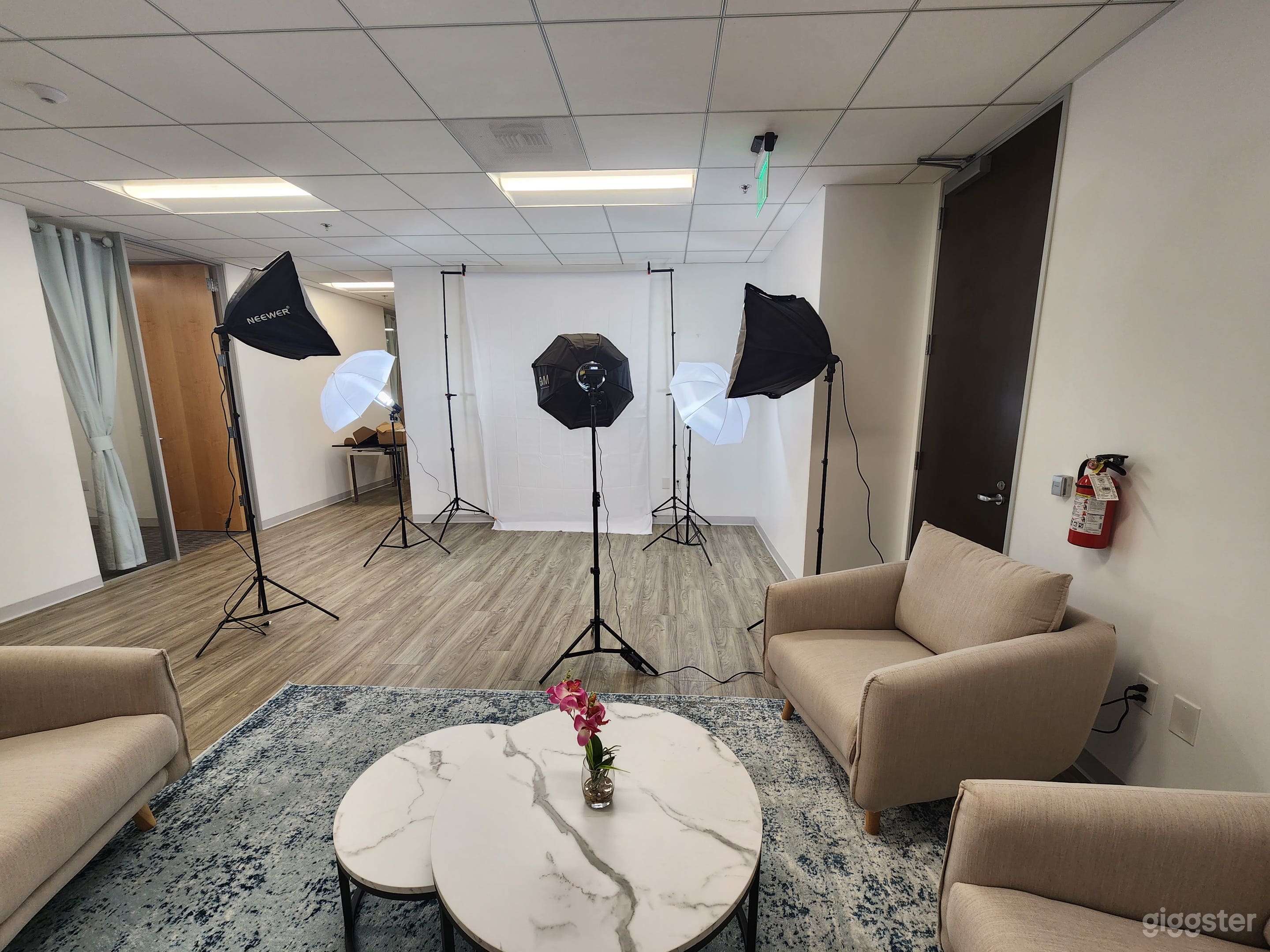 Film&amp;Photo Studio with lights  Photo 3